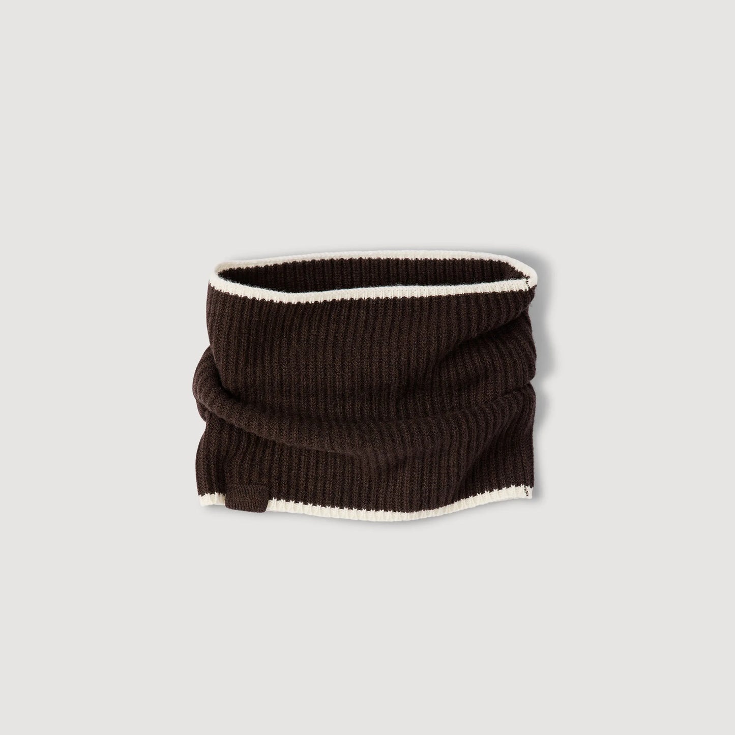 Cuello de punto acanalado