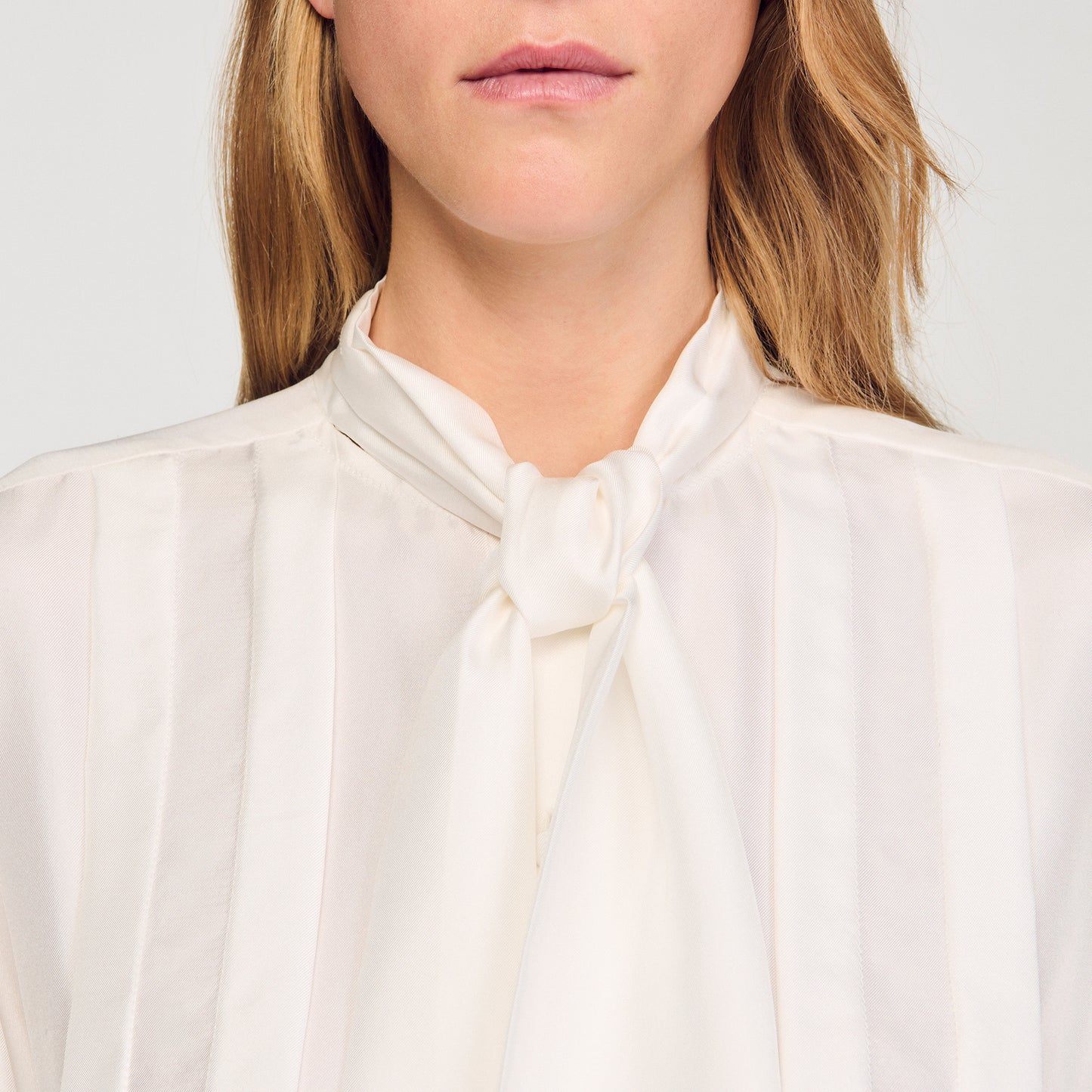 Camisa de seda con lavallière