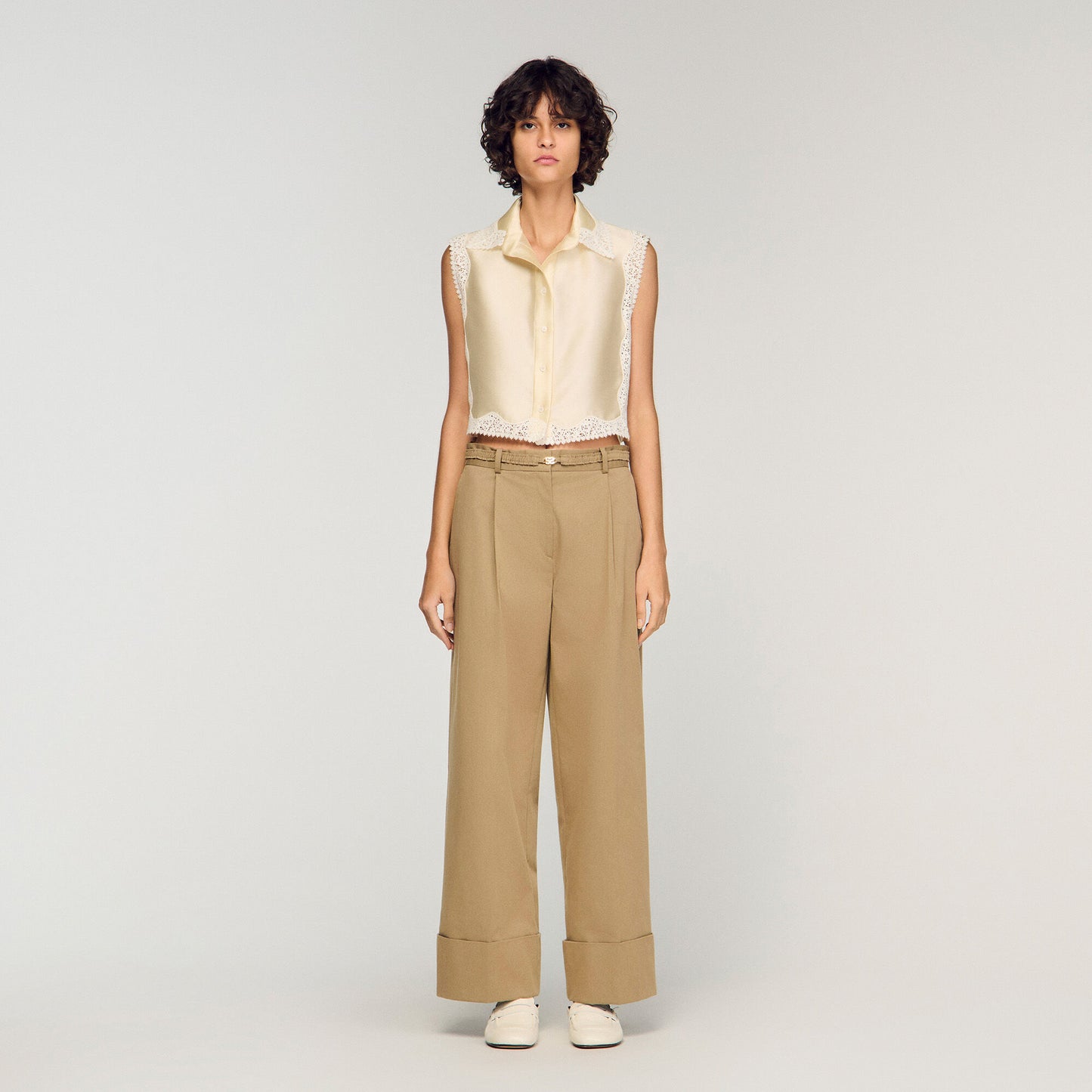 Camisa corta con encaje