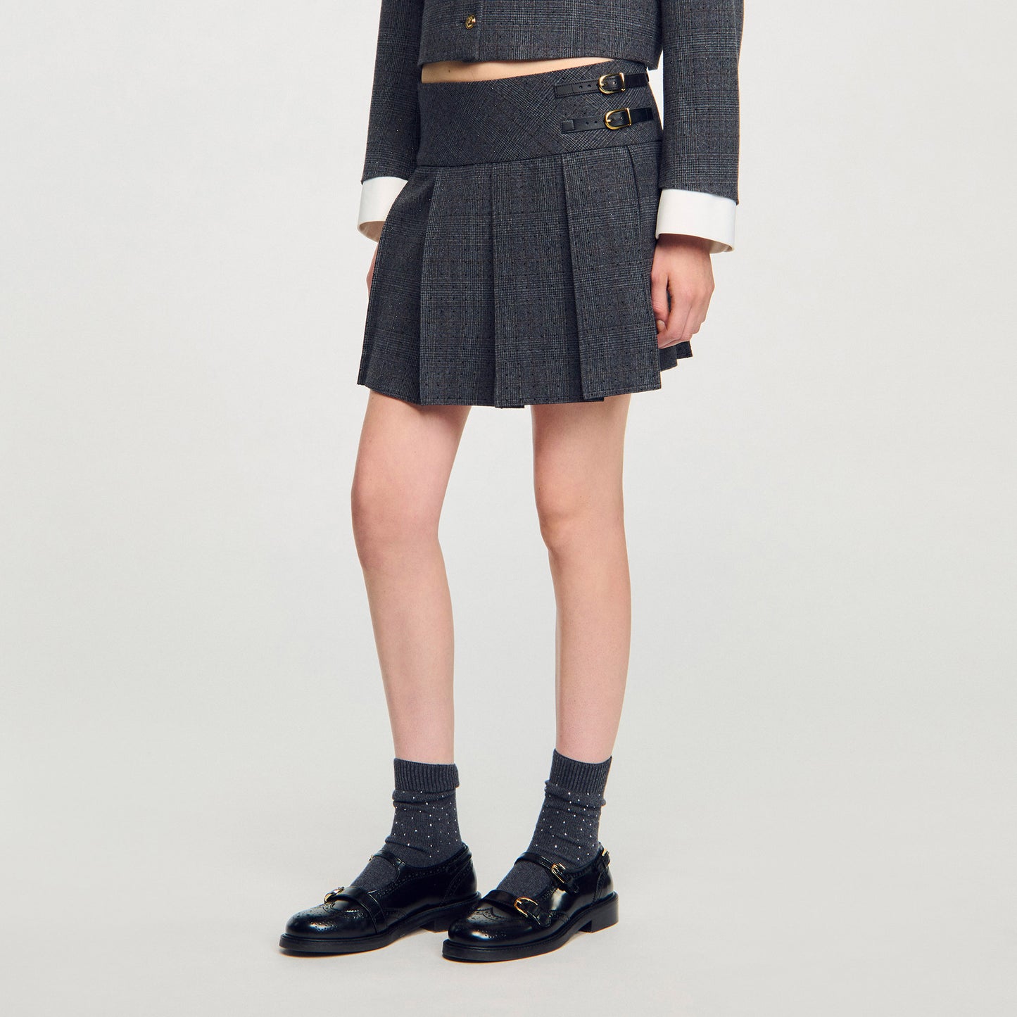 Falda corta de traje con strass