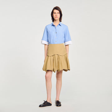 Falda corta con volantes