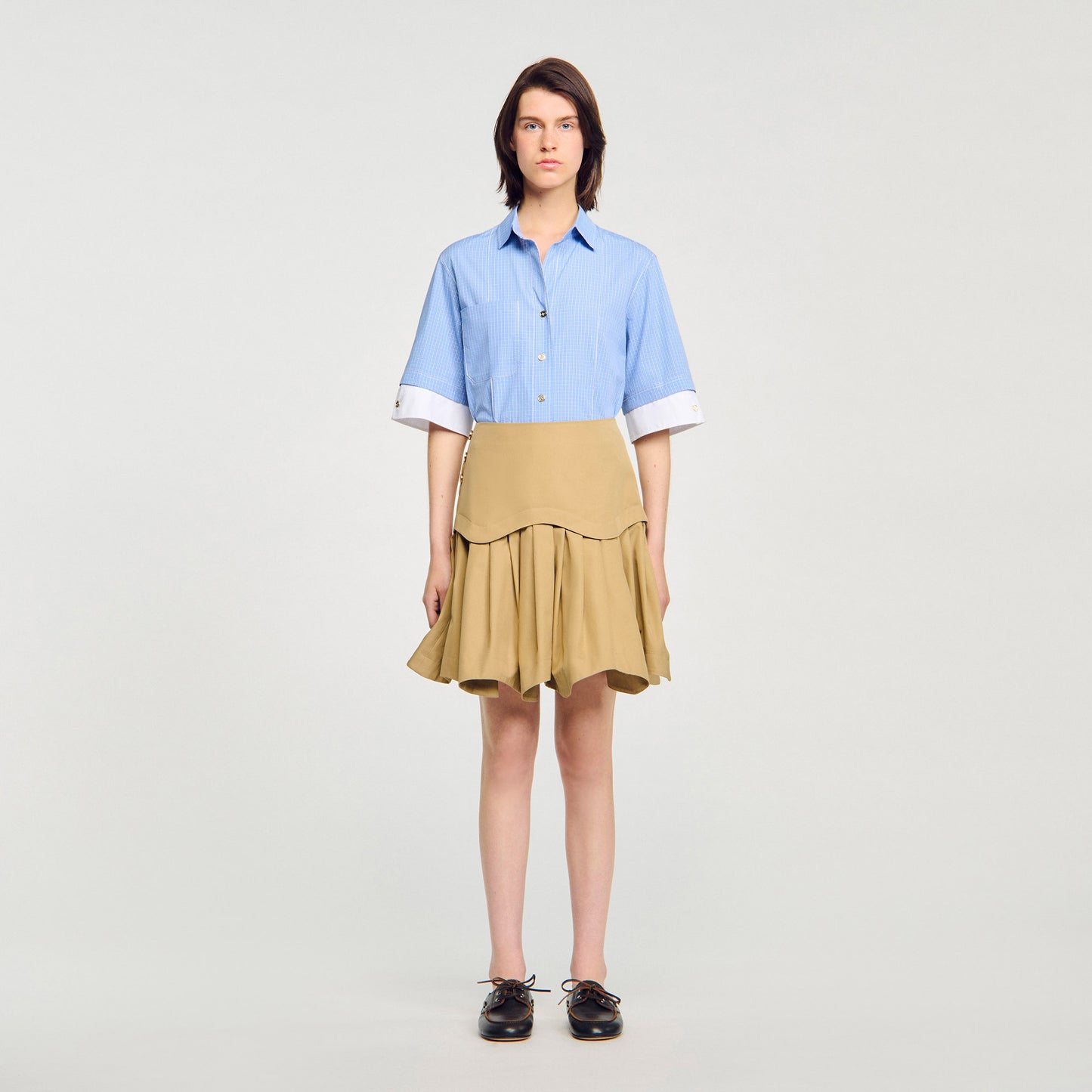 Falda corta con volantes
