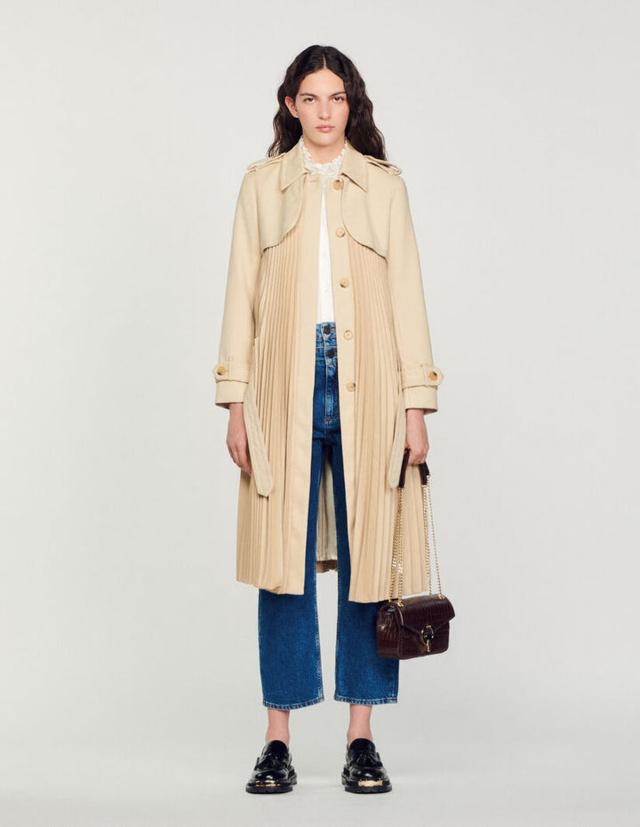 Gabardina plisada con cinturón