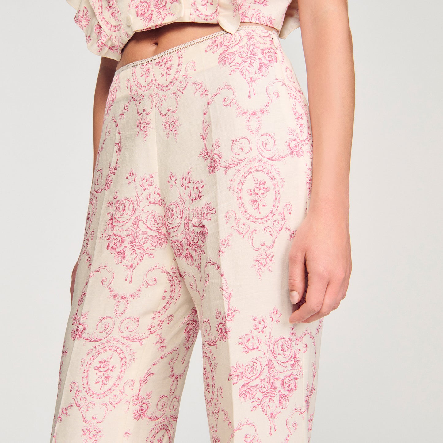 Pantalón con estampado floral