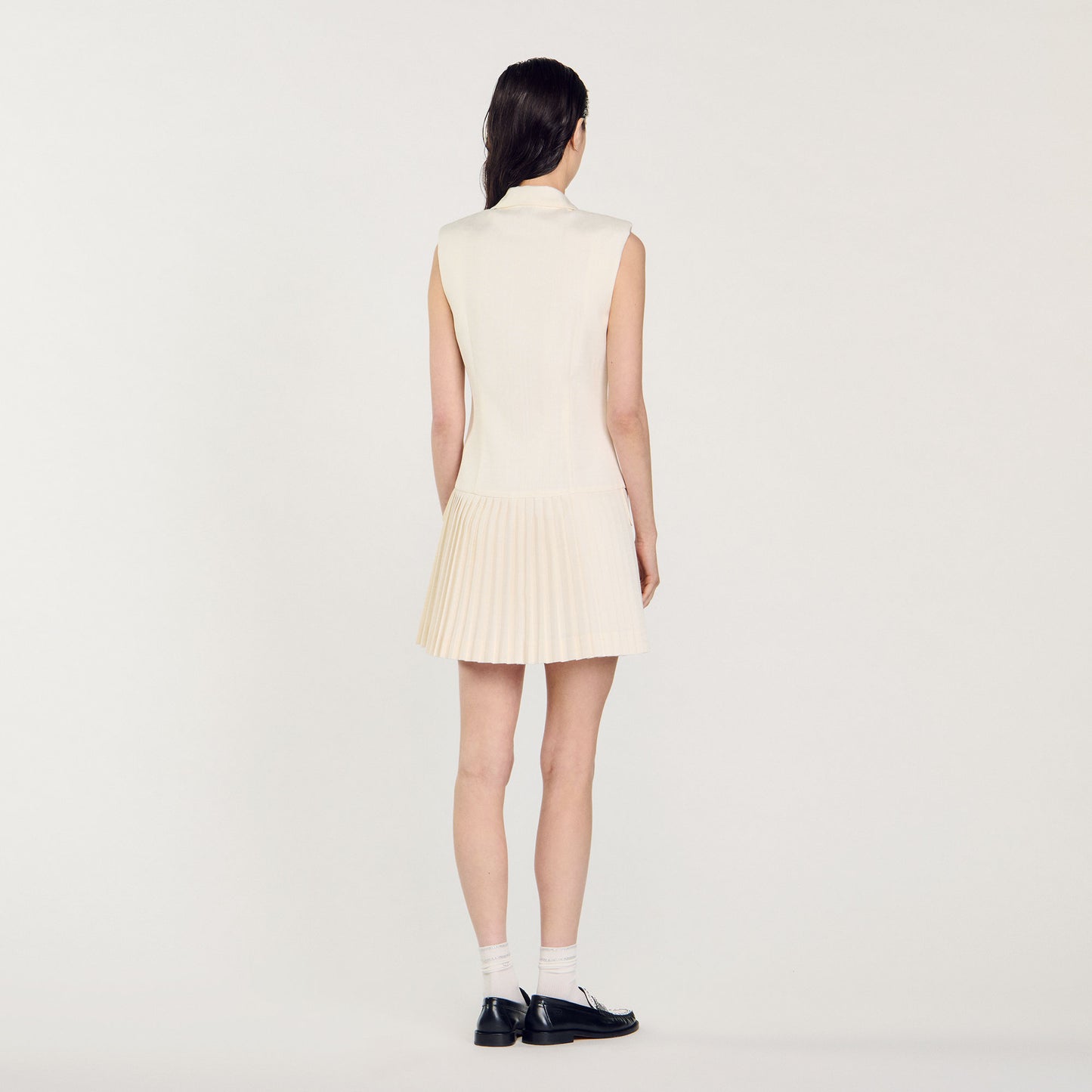 Vestido corto plisado de traje