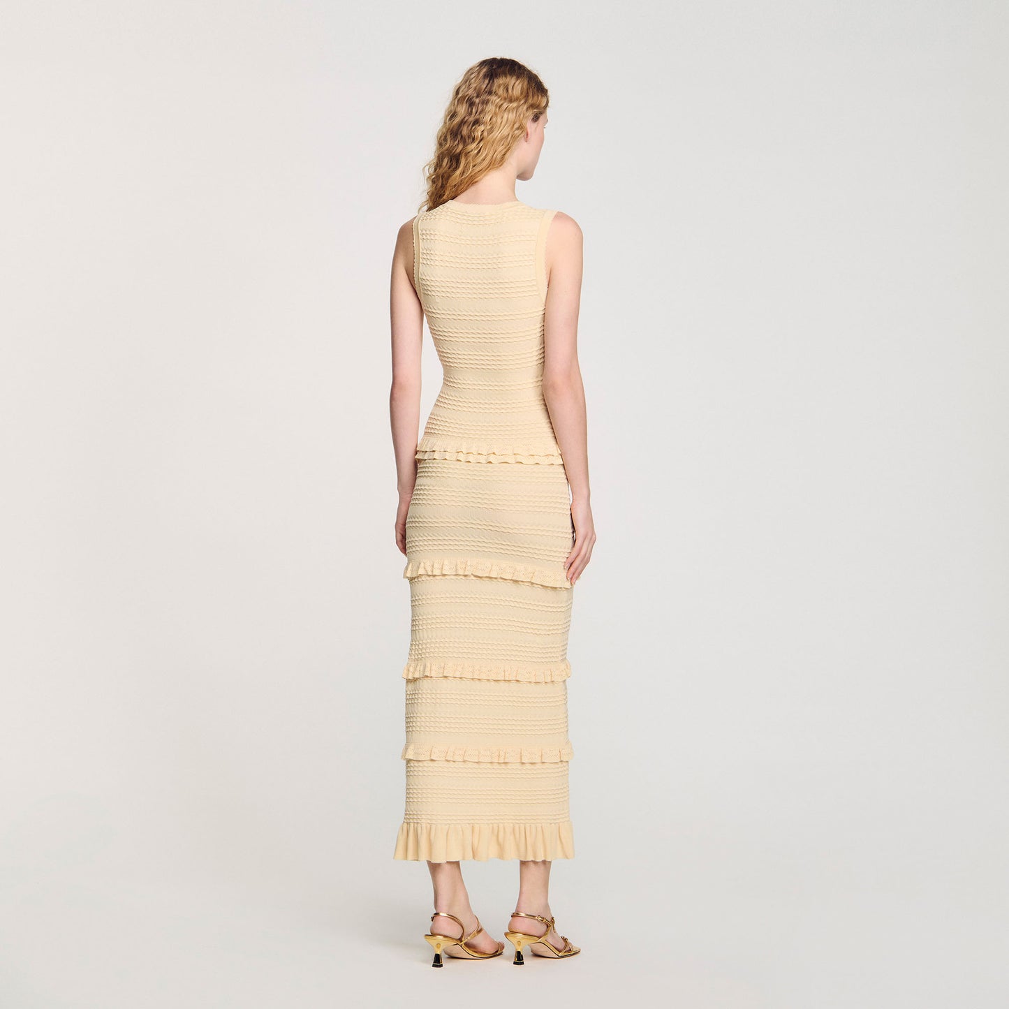Vestido largo de punto con volantes