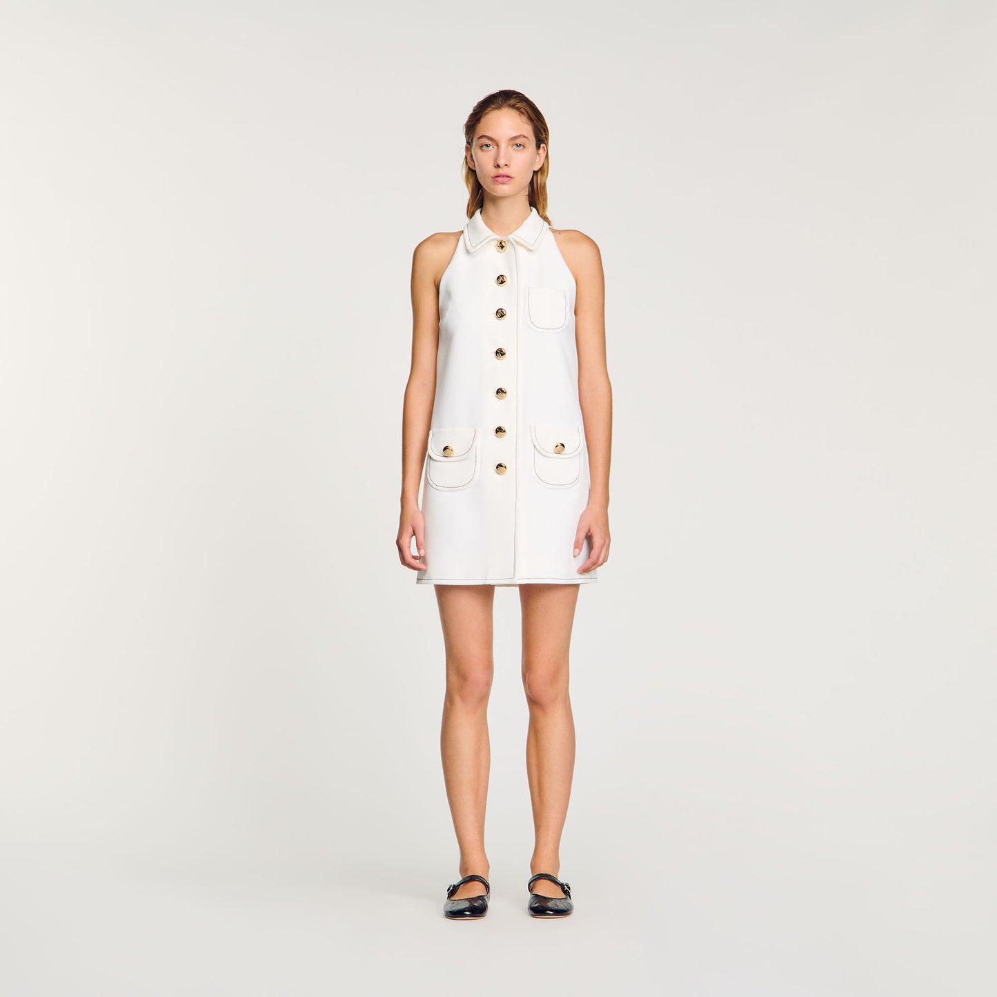 Vestido corto con cuello bebé