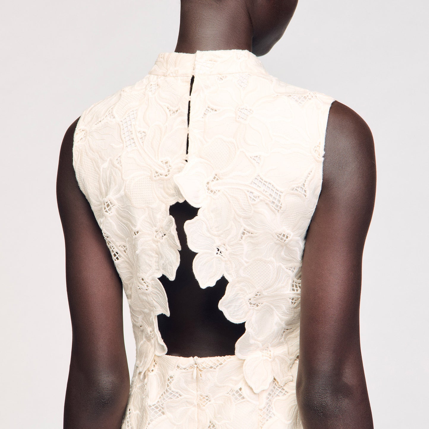 Vestido corto de guipur