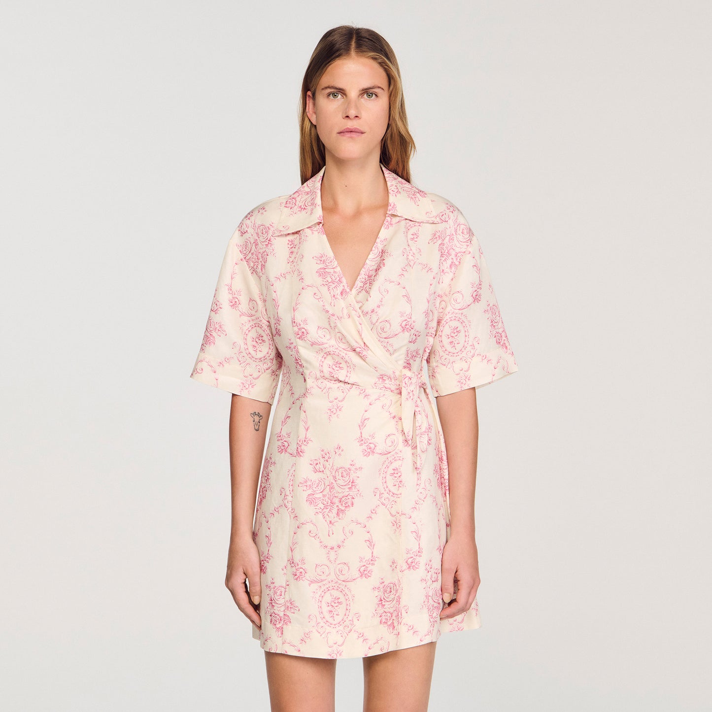 Vestido corto con estampado floral