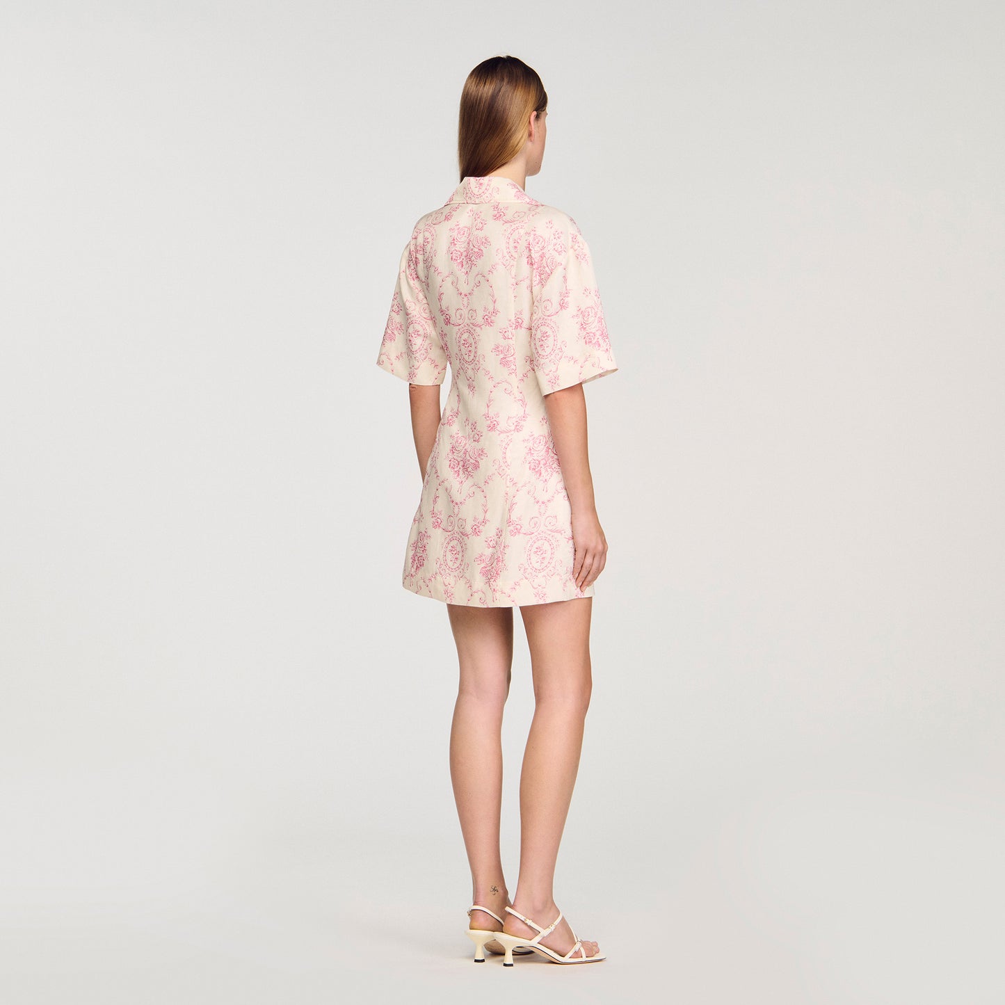 Vestido corto con estampado floral