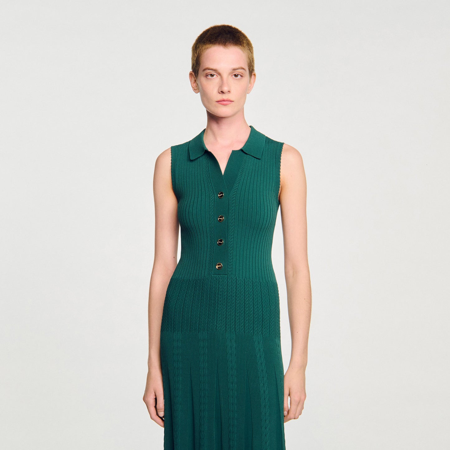 Vestido de punto con cuello polo