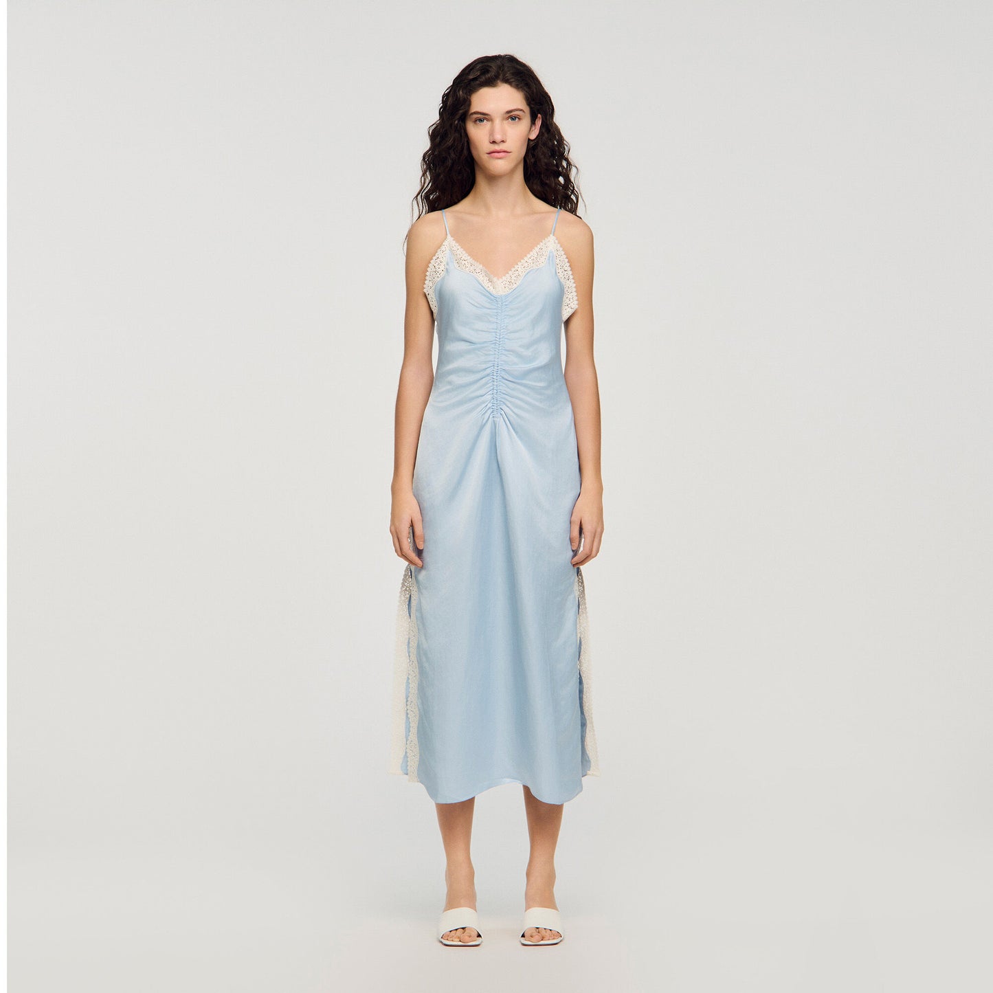 Vestido largo satinado de tirantes