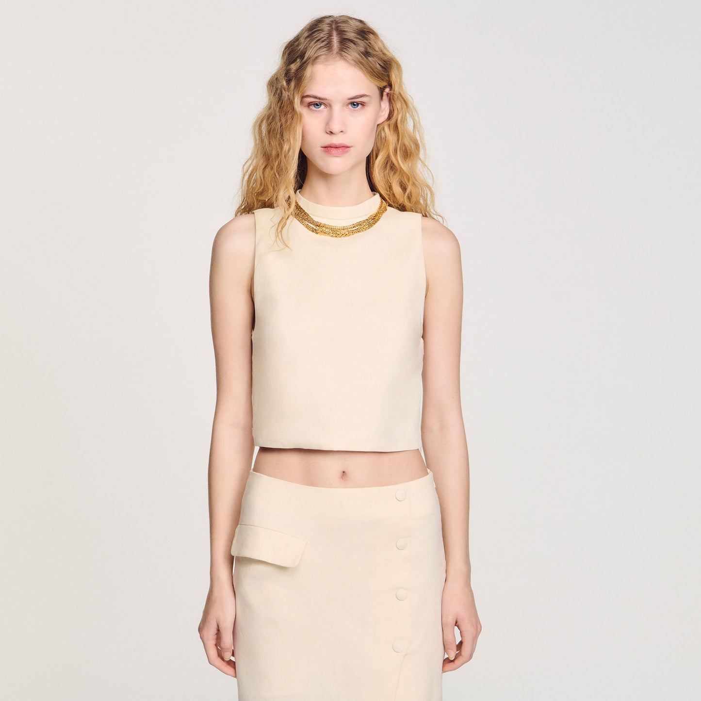 Top corto de punto con collar