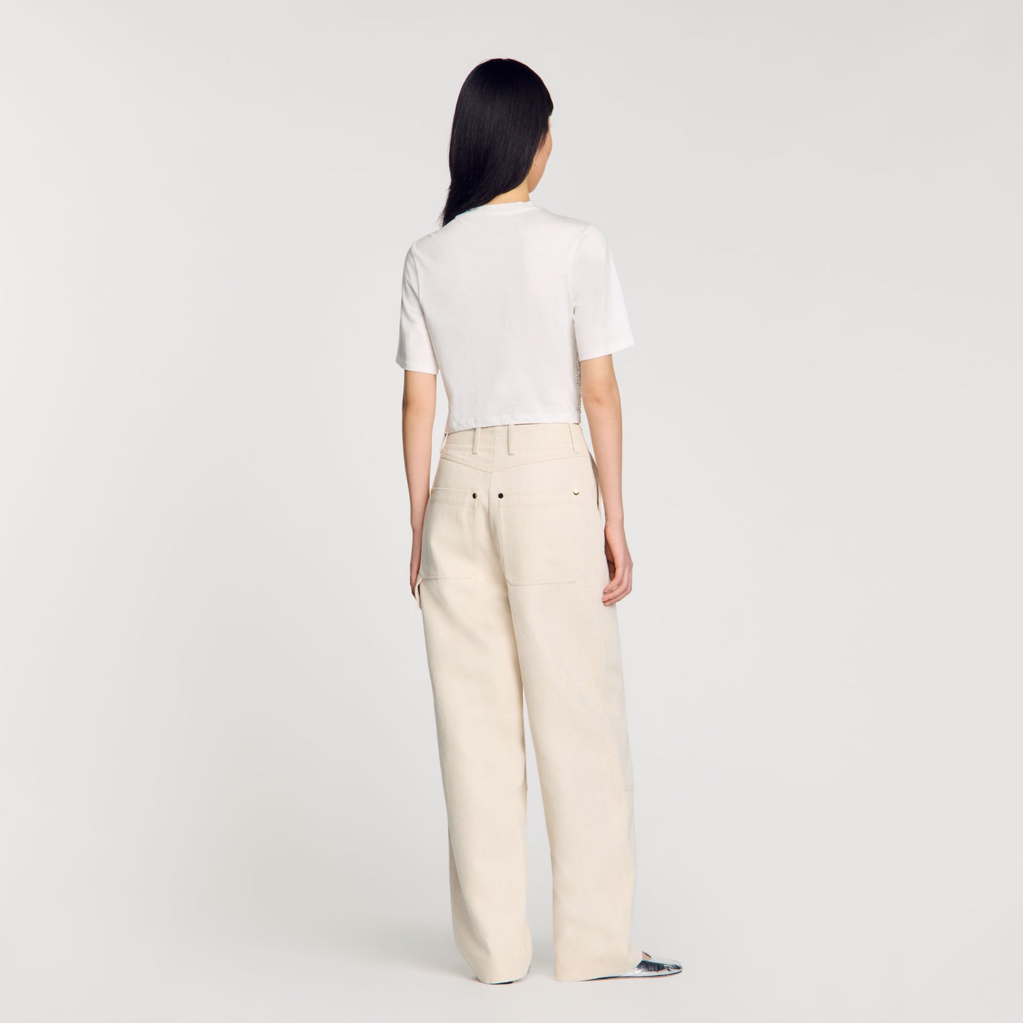 Camiseta cropped con pedrería