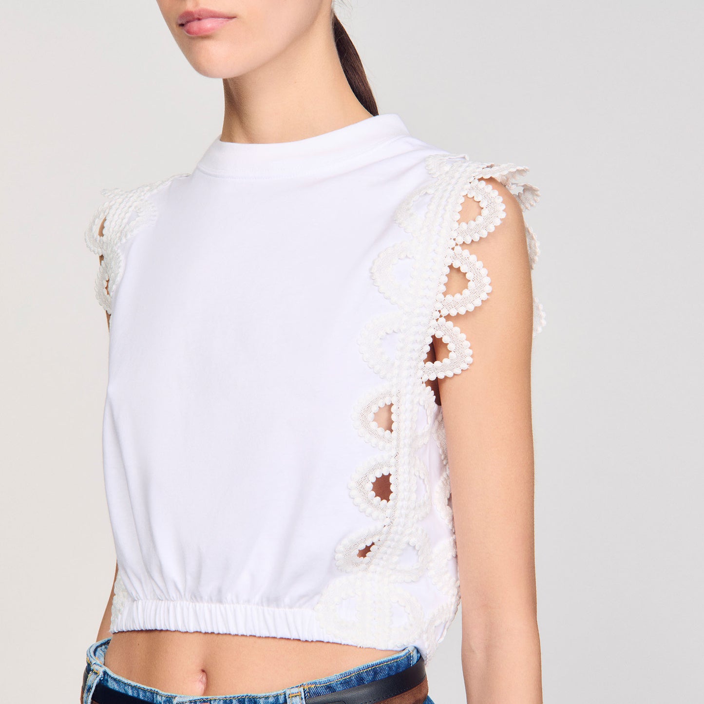 Camiseta corta detalles de encaje