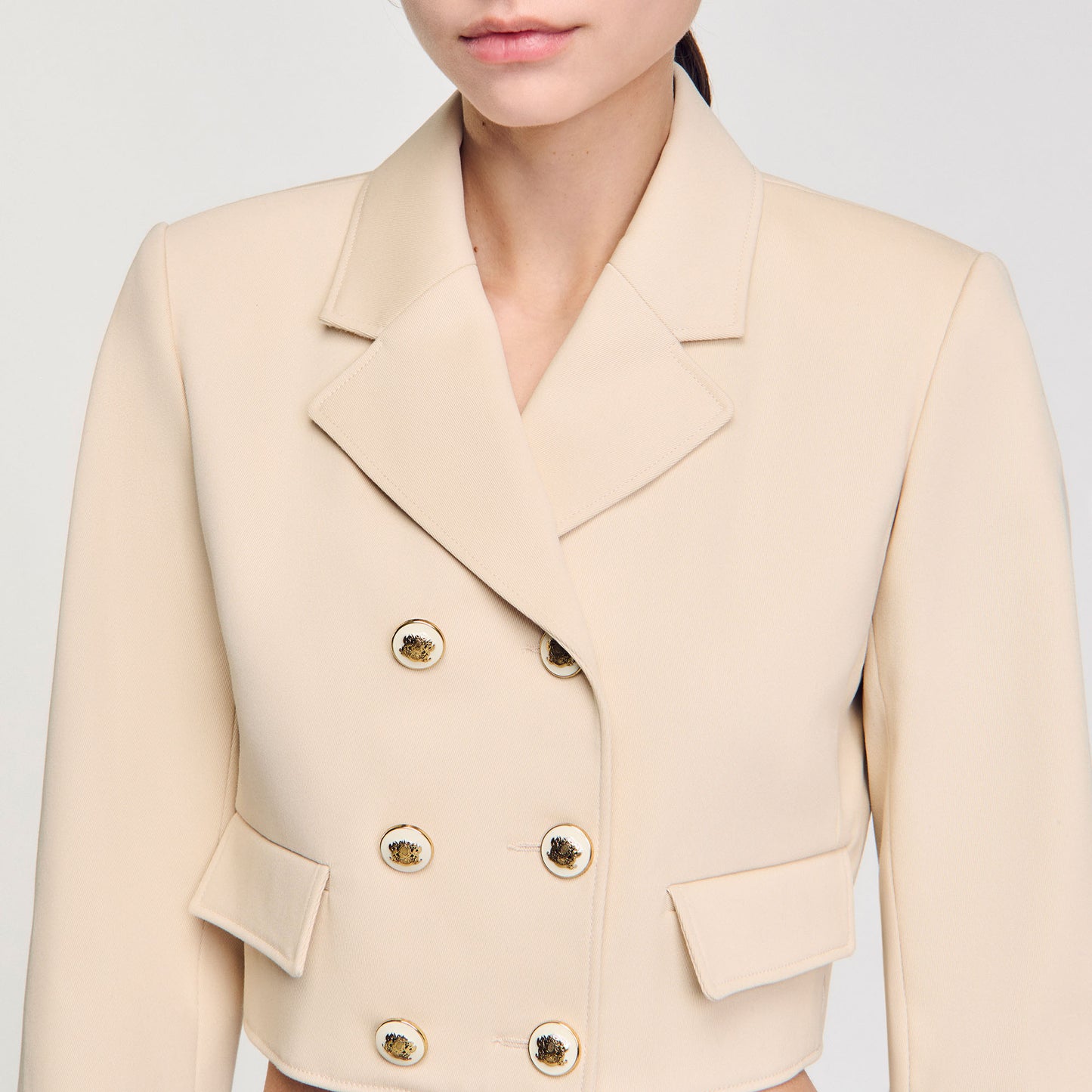 Chaqueta corta con botones