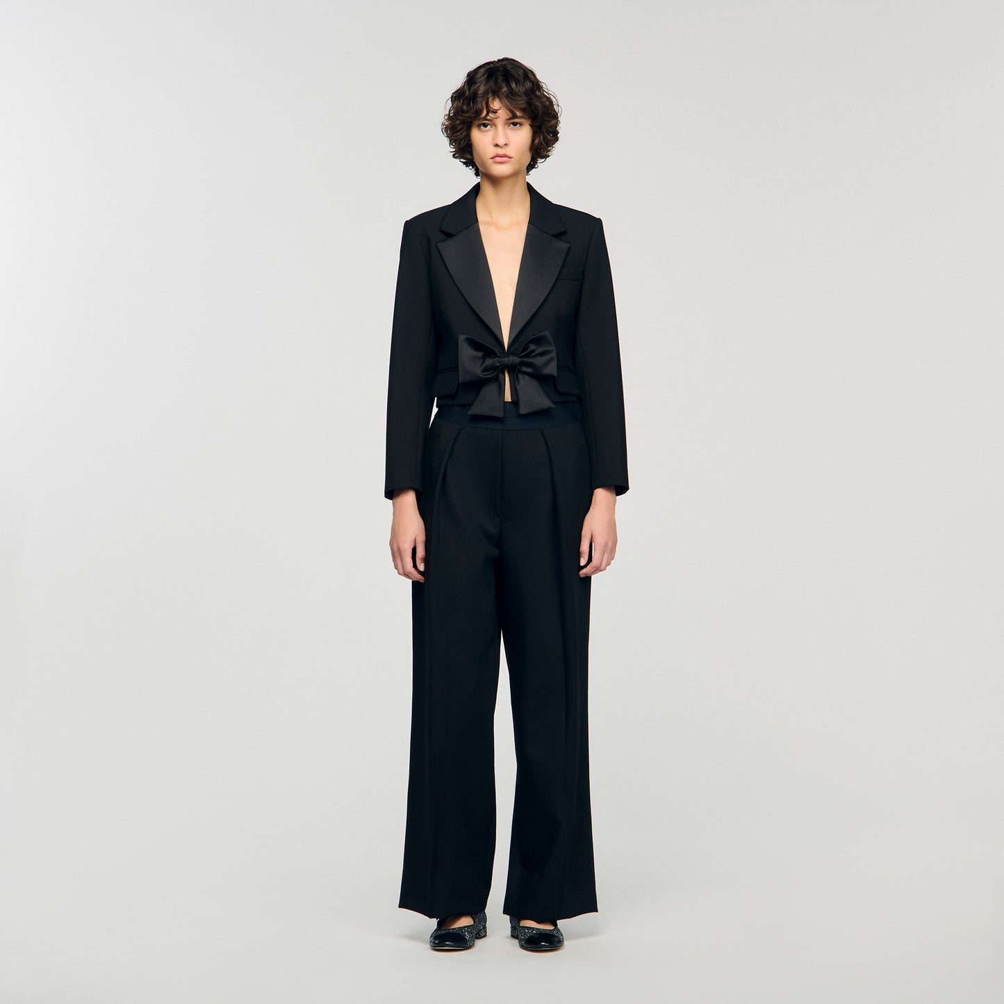 Chaqueta corta con lazo satinado