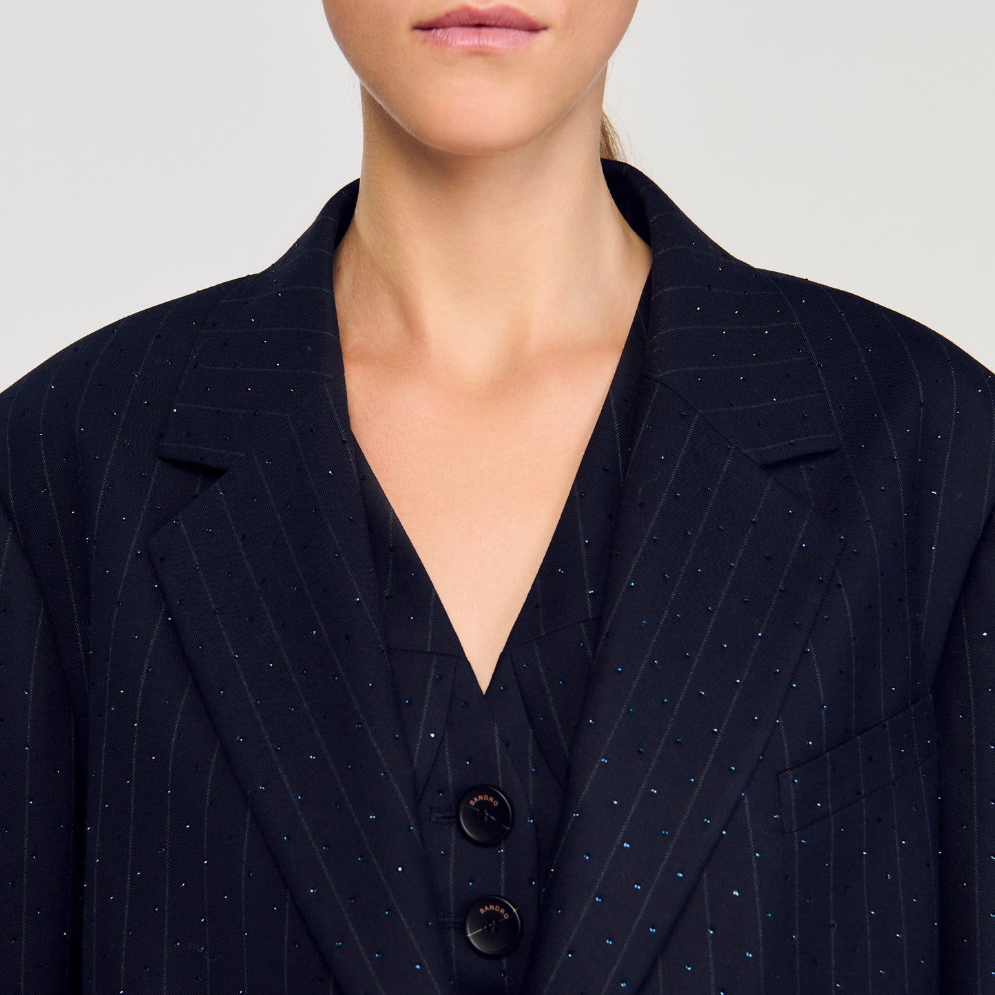 Traje de rayas con strass
