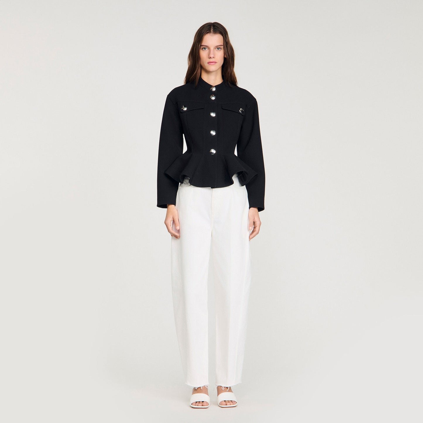 Chaqueta corta con peplum volante
