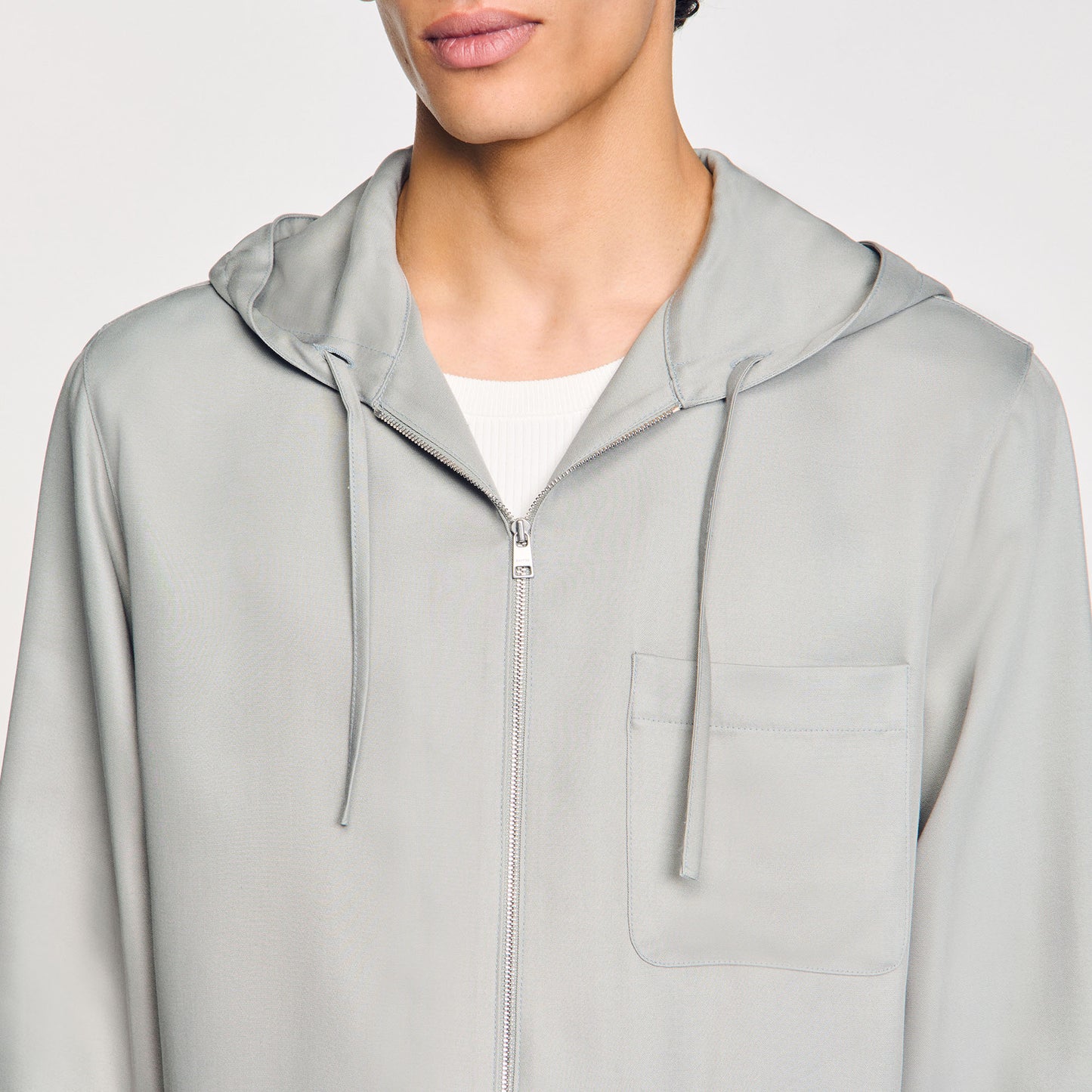 Camisa con capucha