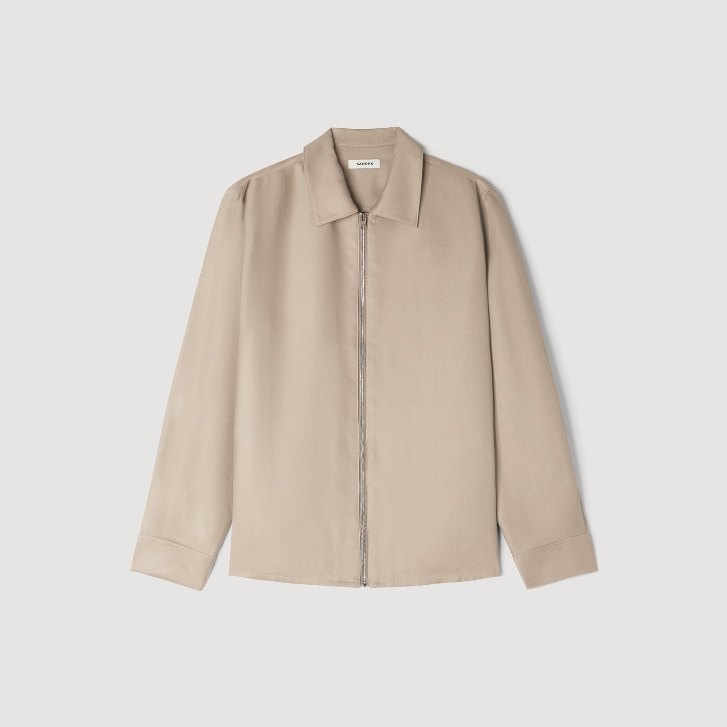 Camisa cuello clásico con capucha