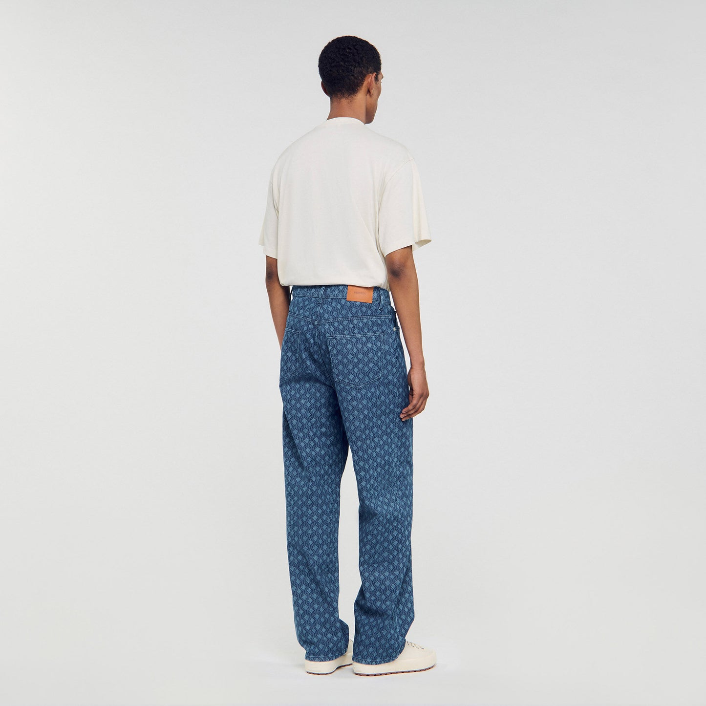 Vaquero baggy con diseño de cuerda