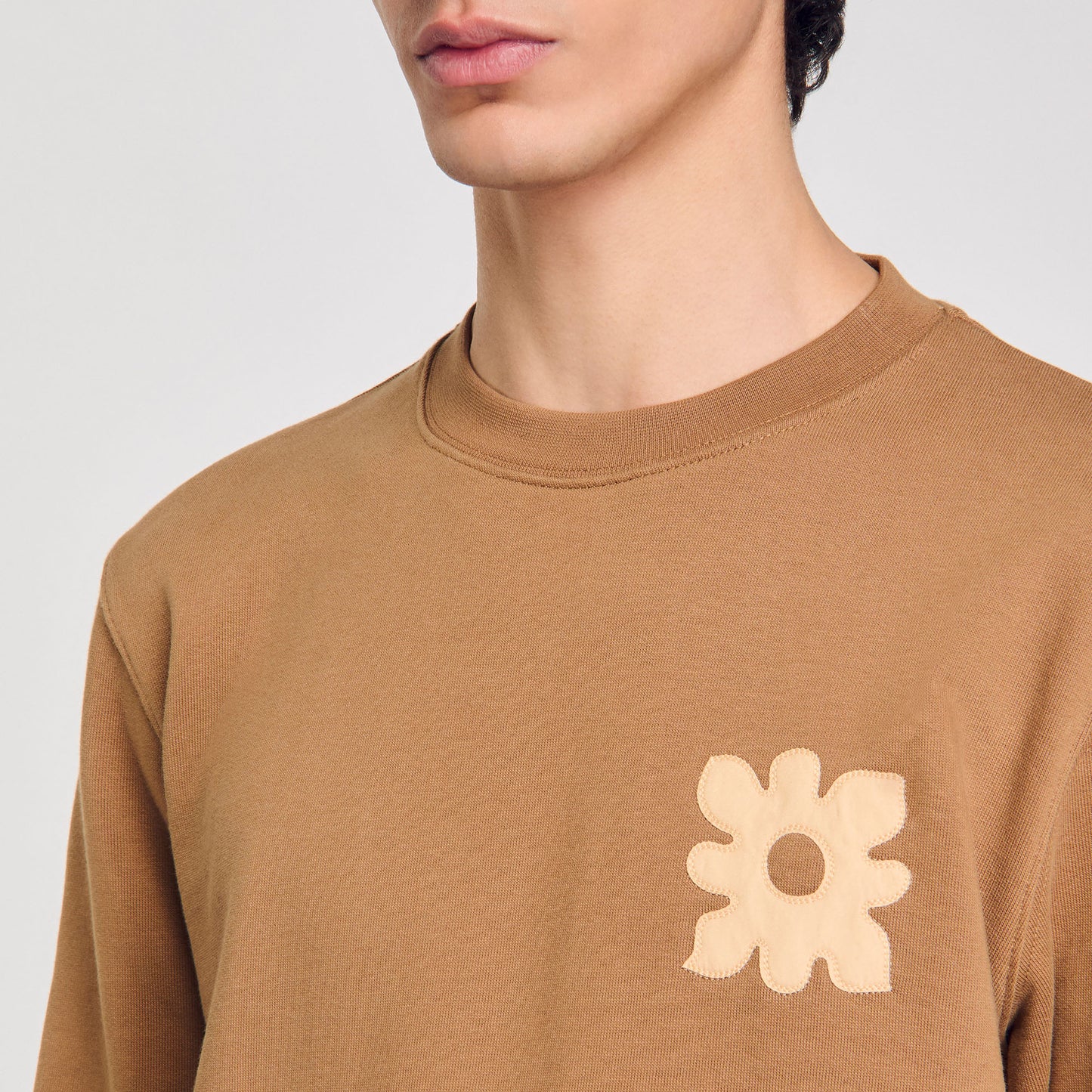 Sudadera con parche de flor