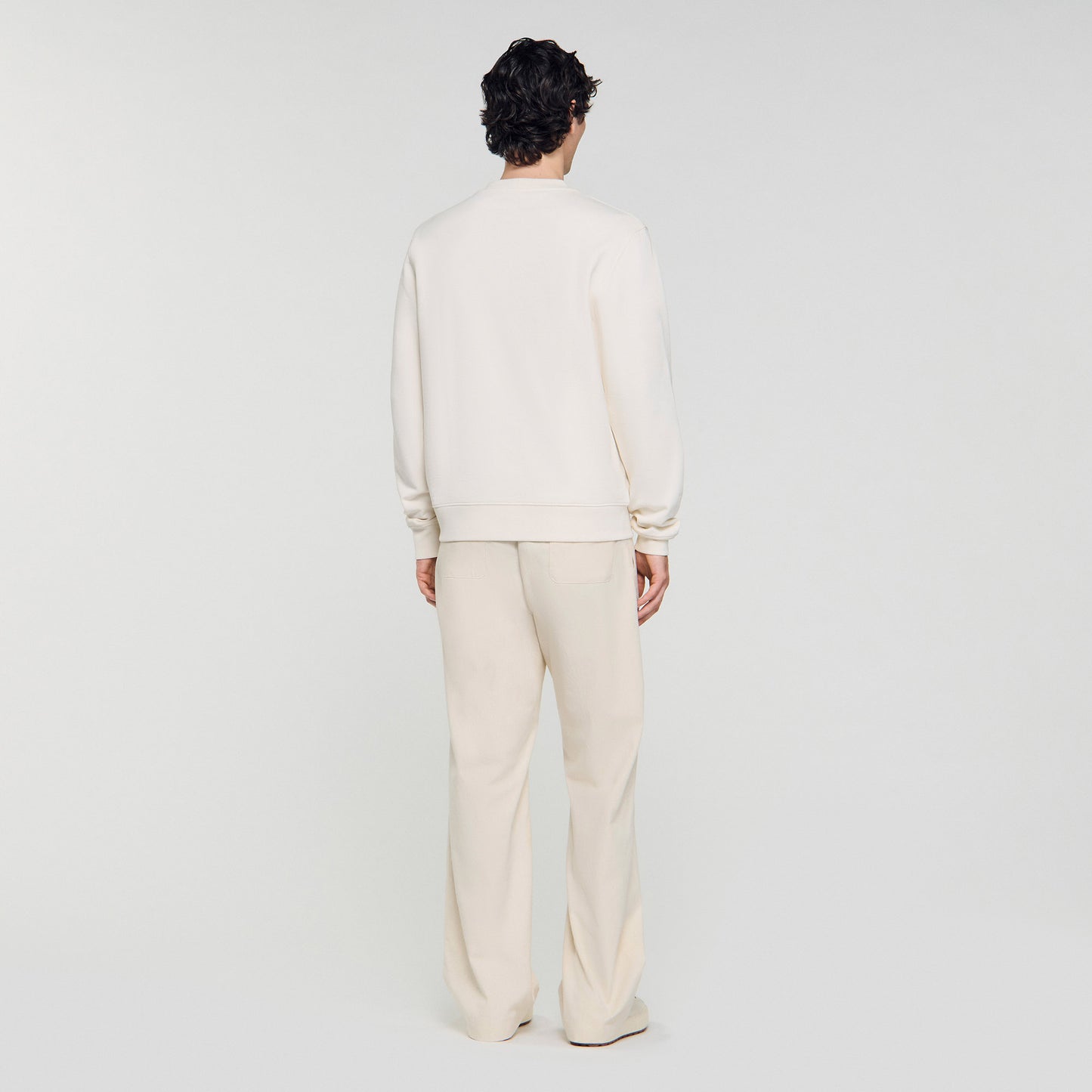 Sudadera oversize con parche de cuero