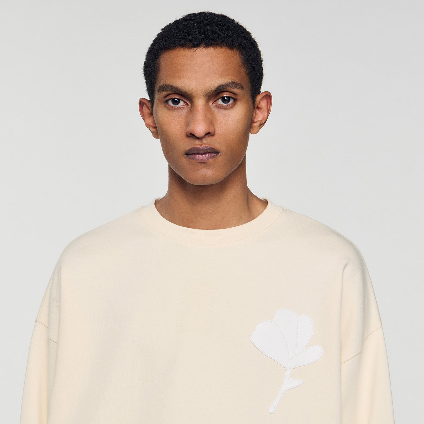 Sudadera con parche de flor