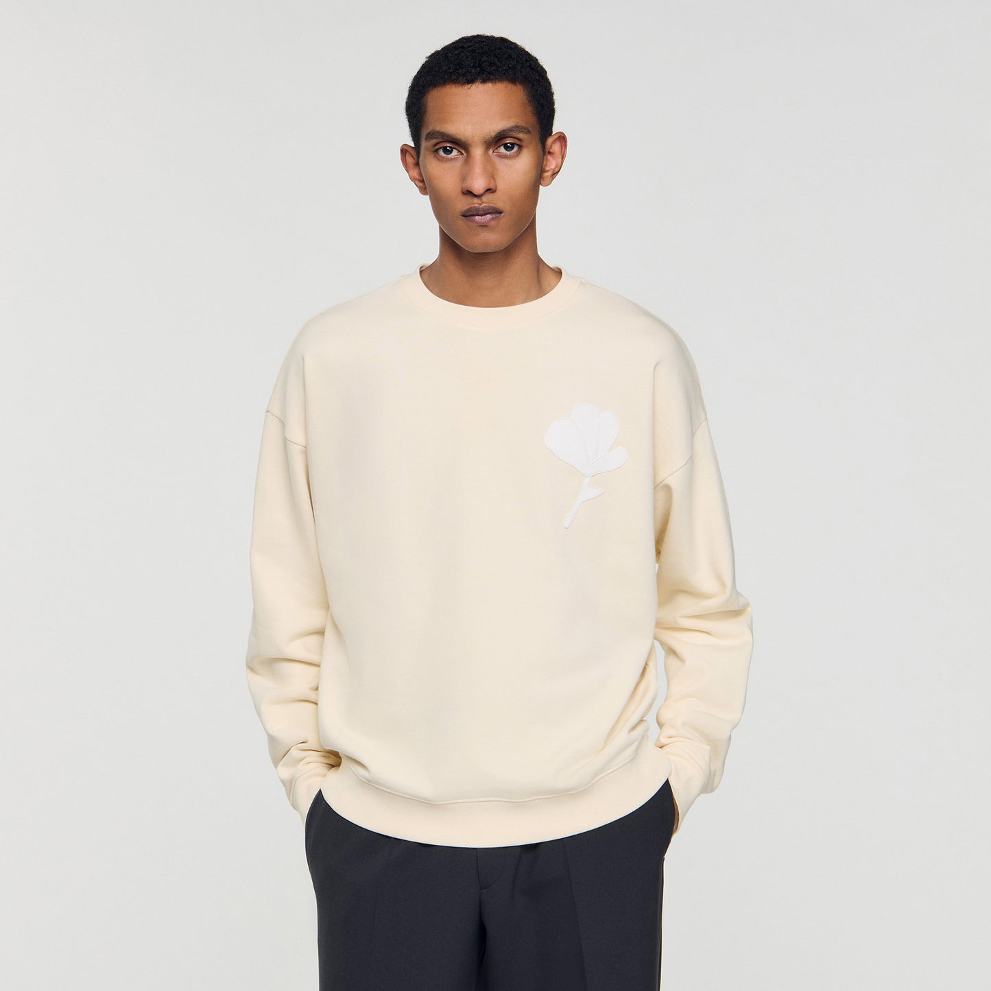Sudadera con parche de flor