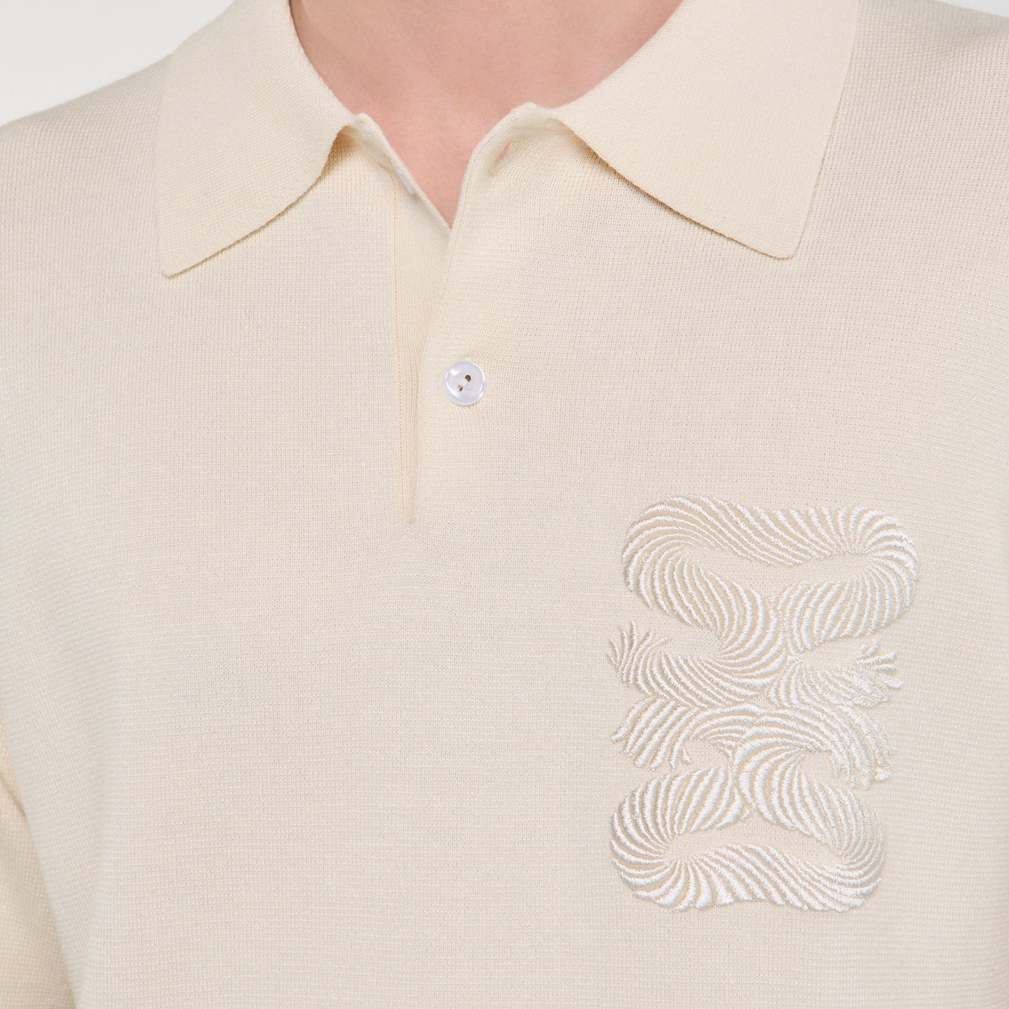 Polo con bordado de cuerda
