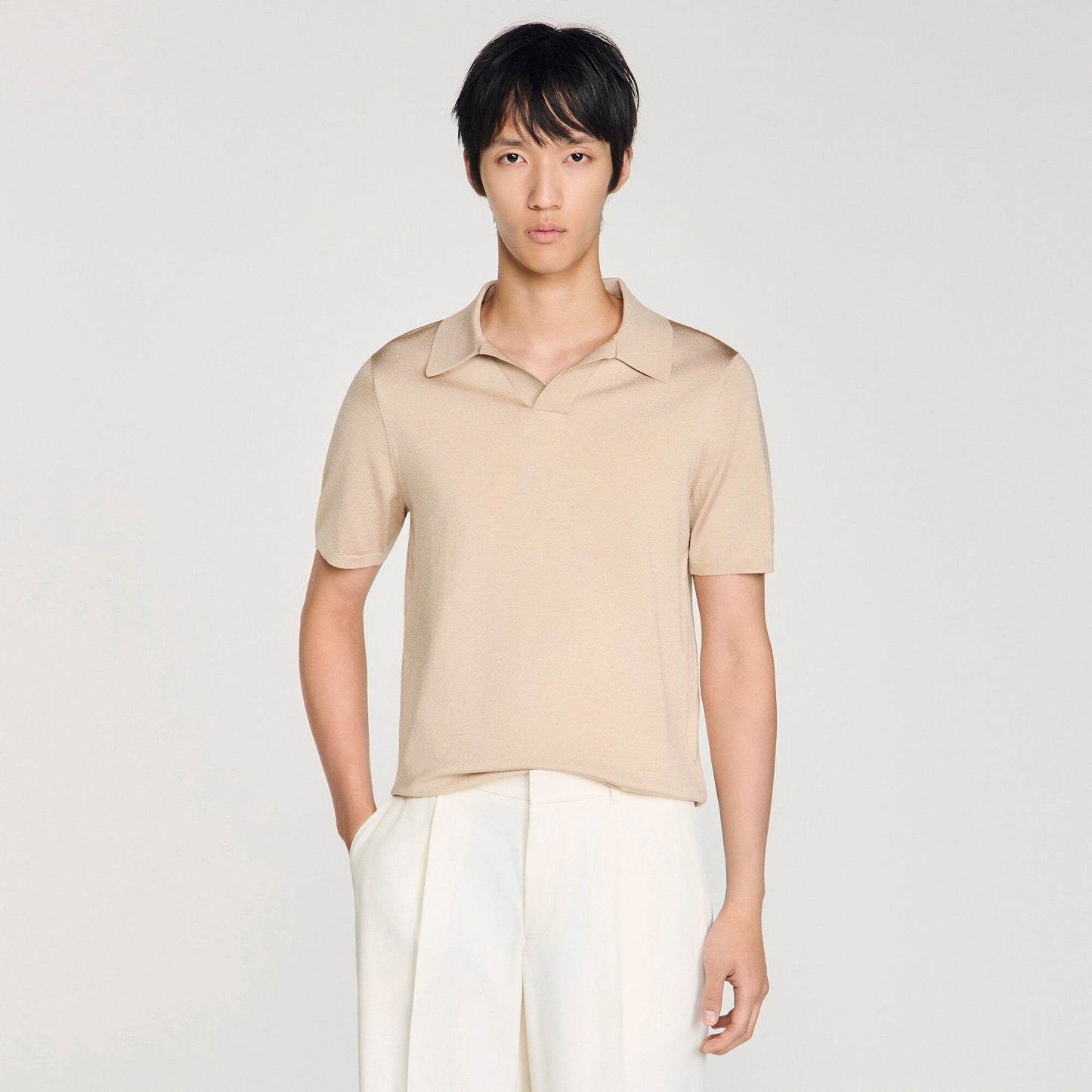 Polo de manga corta y cuello pico