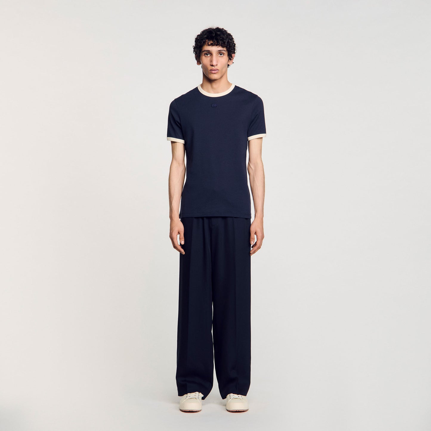 Camiseta bicolor con parche