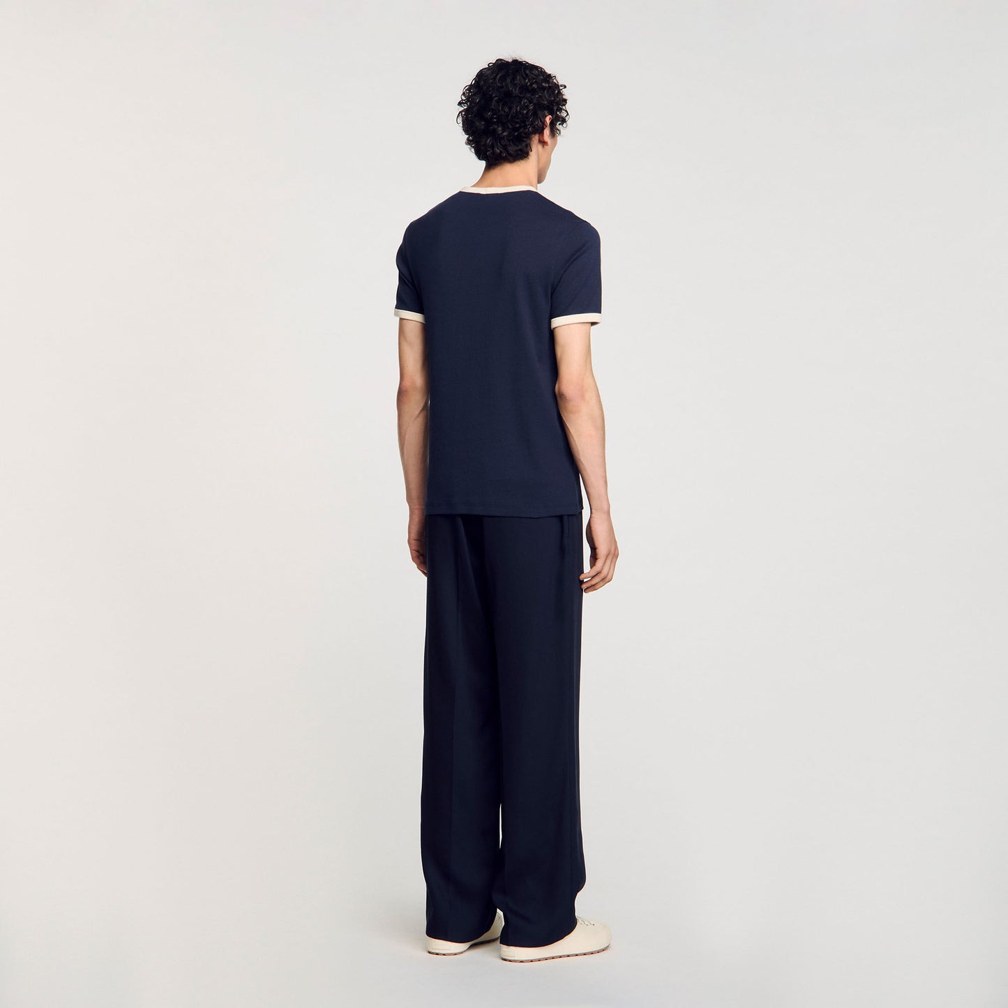 Camiseta bicolor con parche