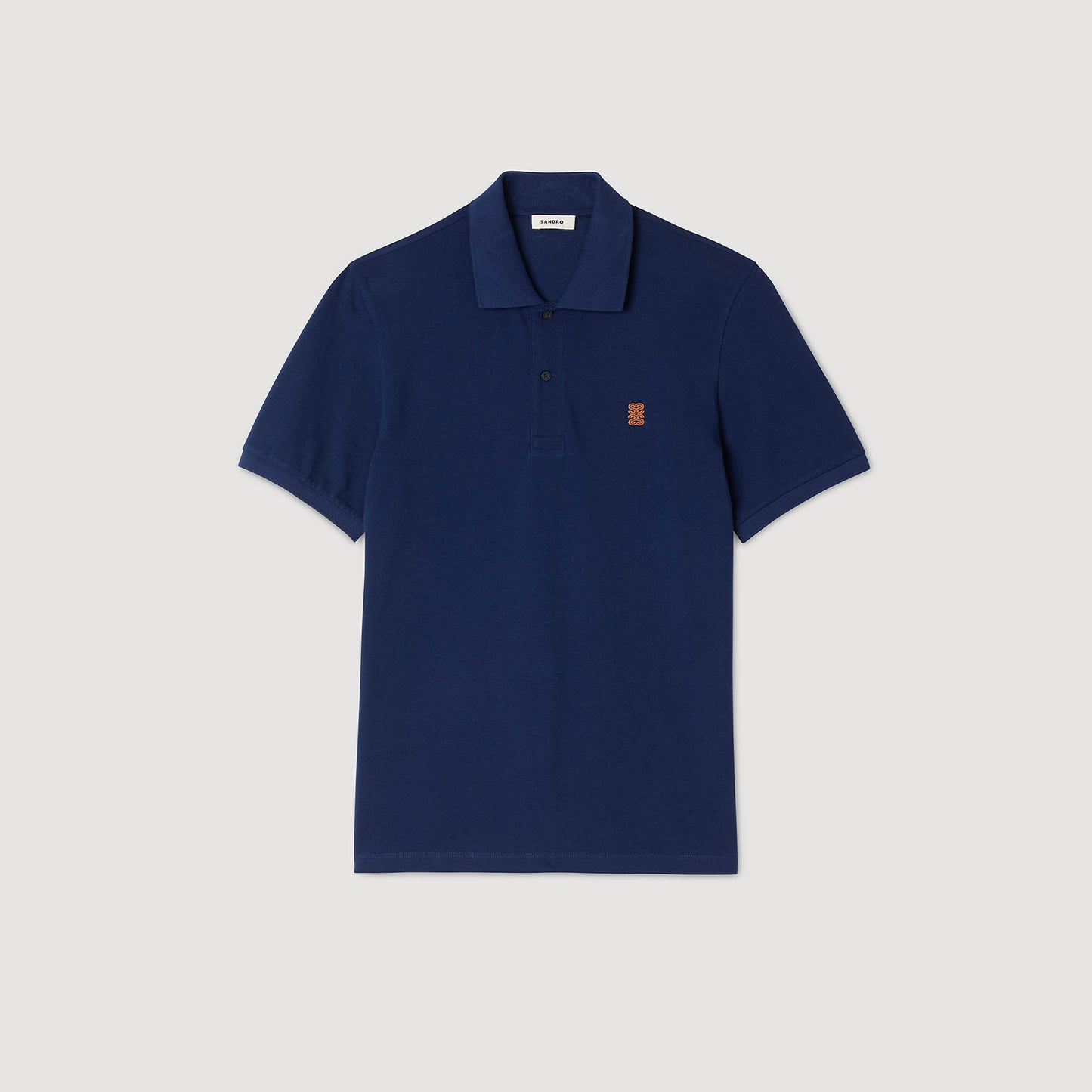 Polo con logotipo de cuero