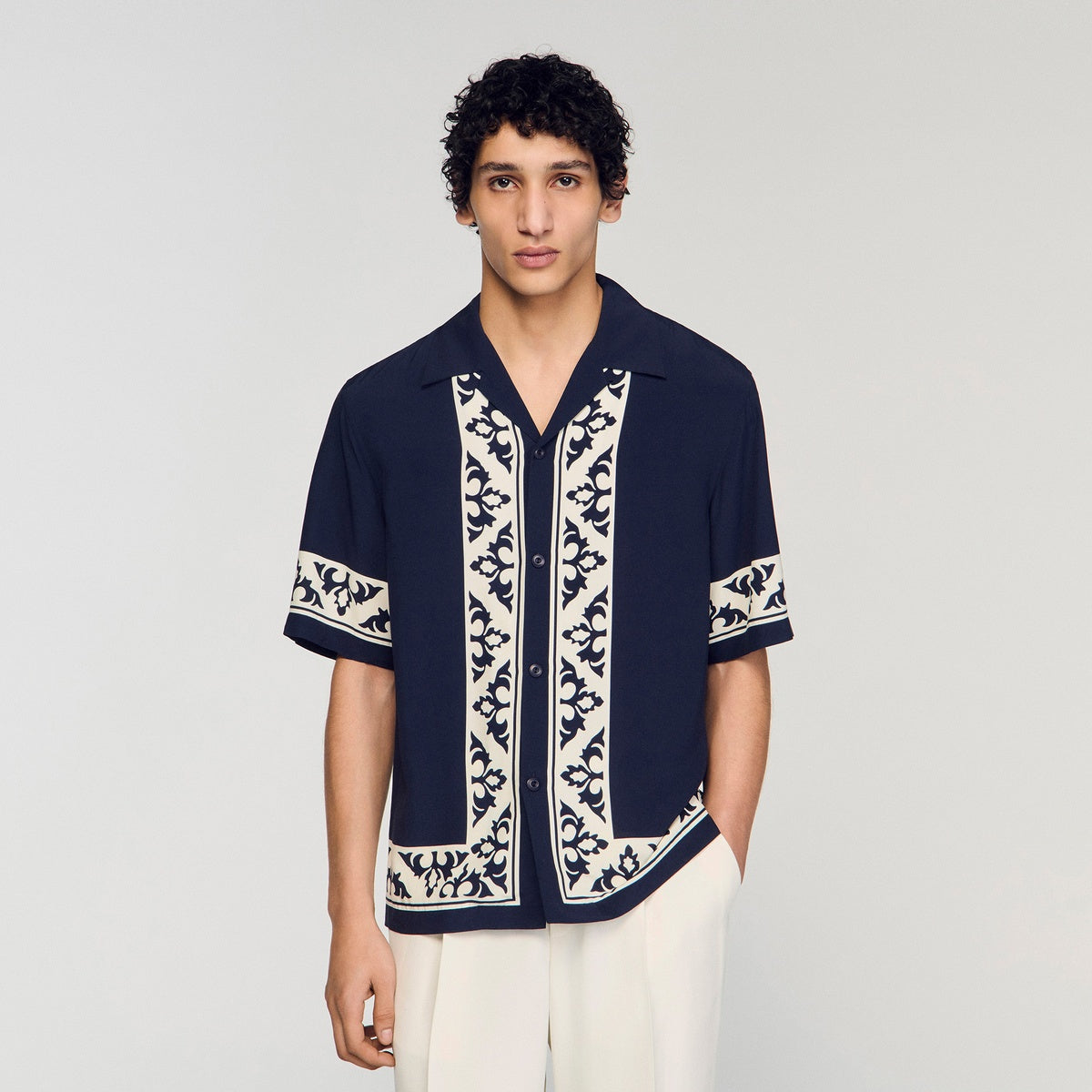 Camisa fluida estampado contraste