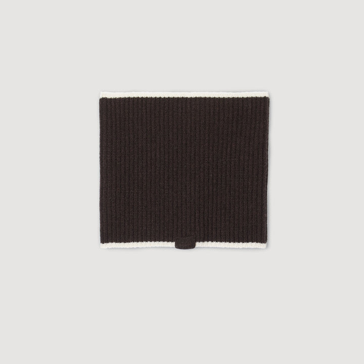 Cuello de punto acanalado