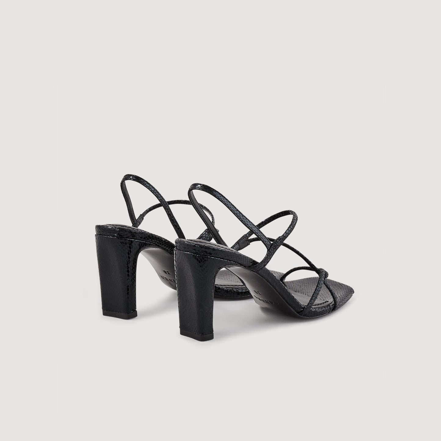 Sandalias con tiras finas