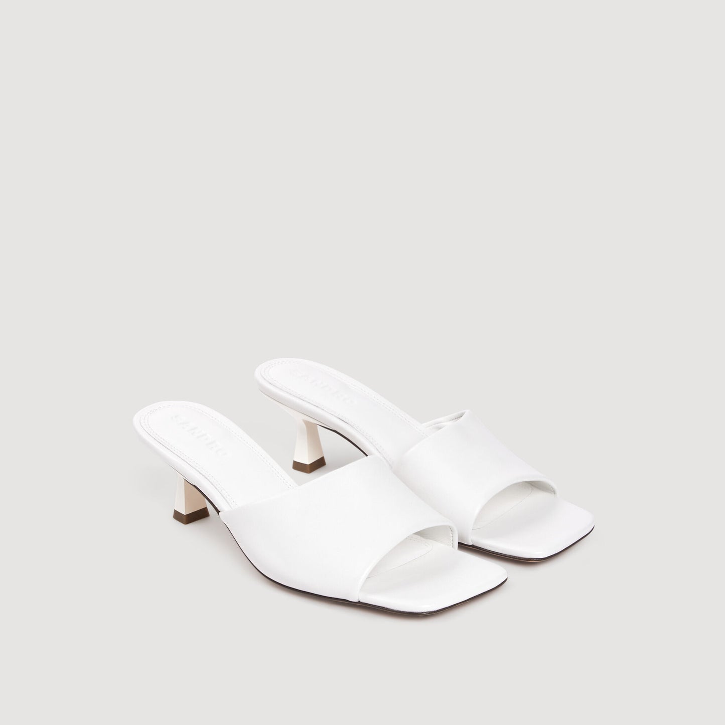 Mules de tacón de cuero liso