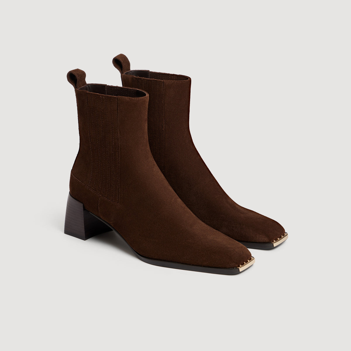 Botines de ante y puntera de metal