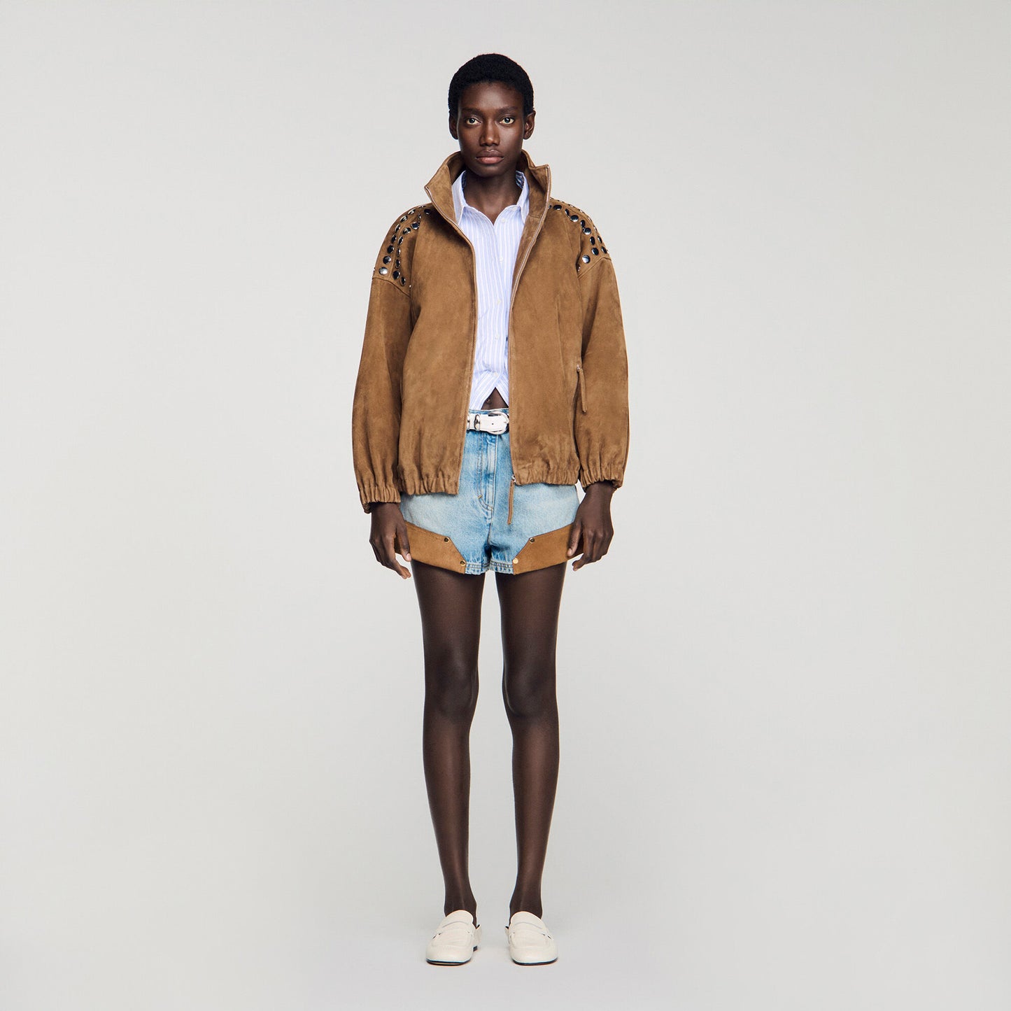 Cazadora de ante con tachuelas