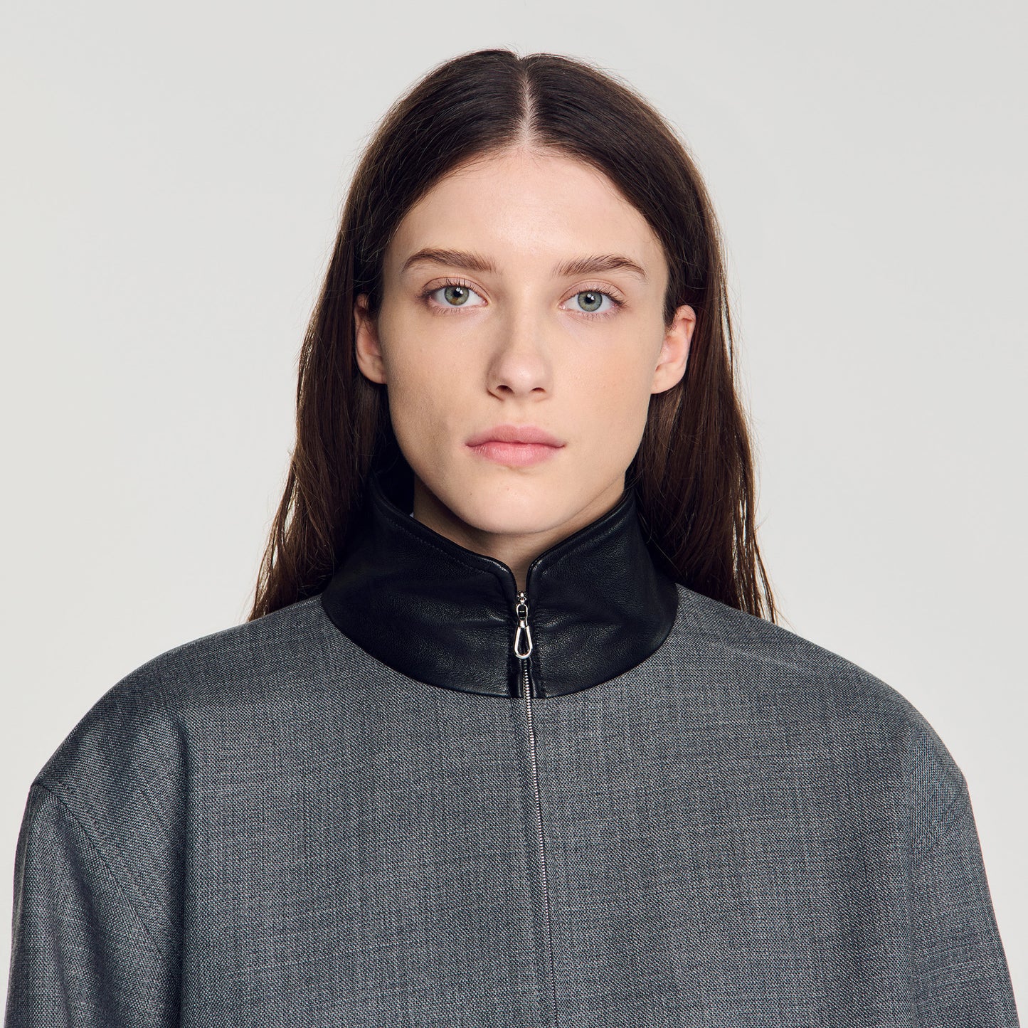 Cazadora oversize cuello de cuero