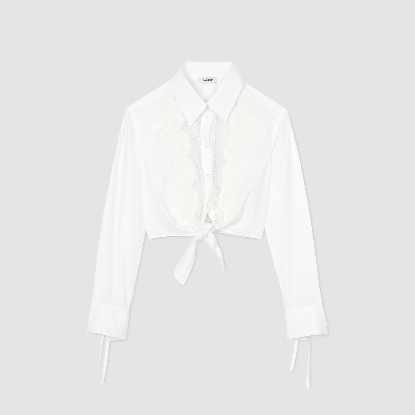 Camisa con plastrón de encaje