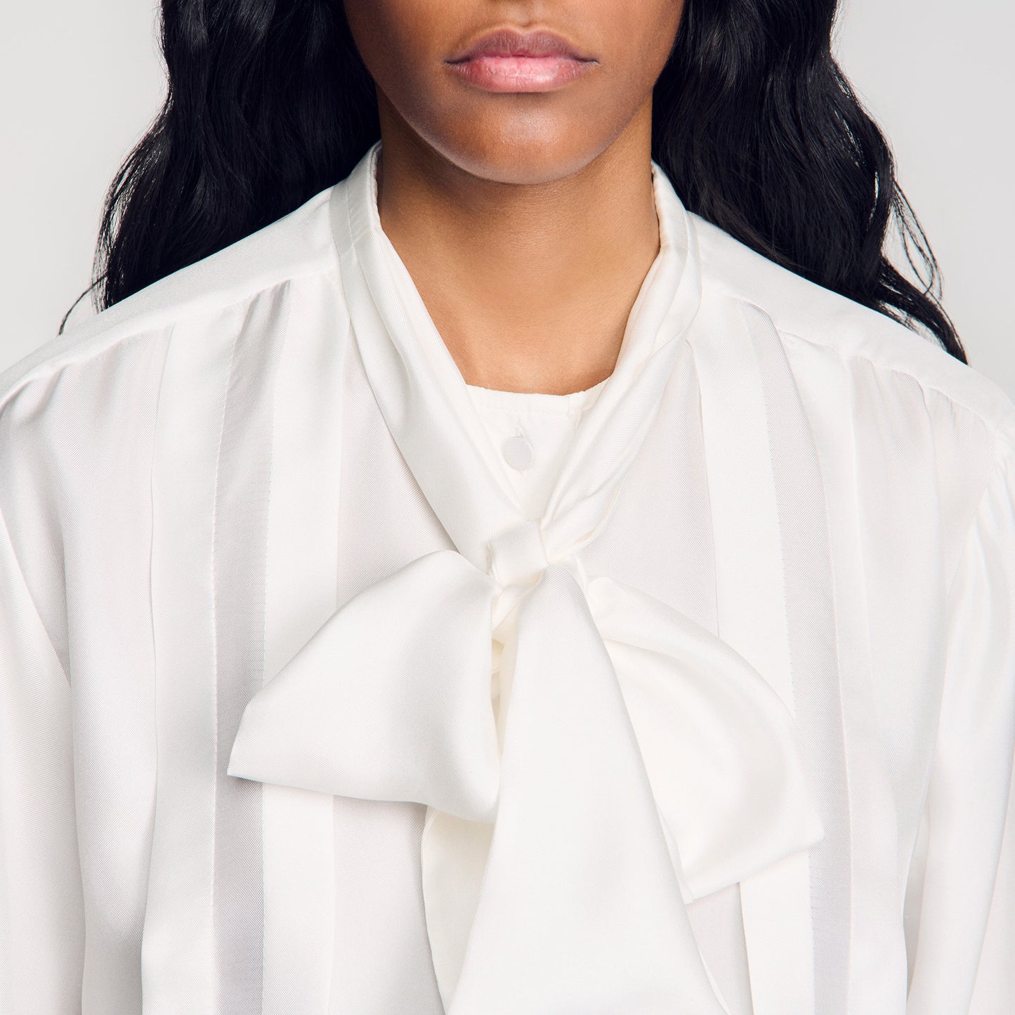 Camisa de seda con lavallière
