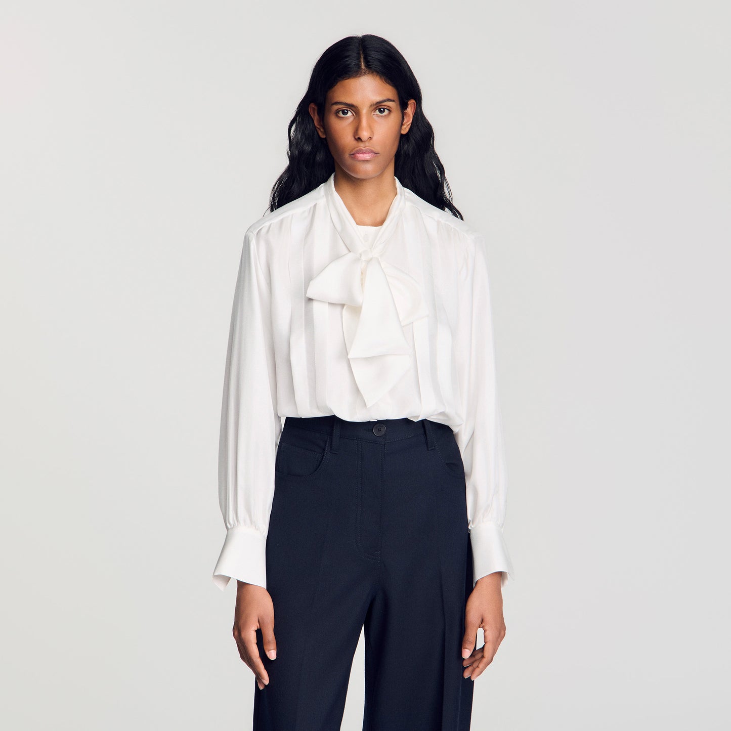 Camisa de seda con lavallière