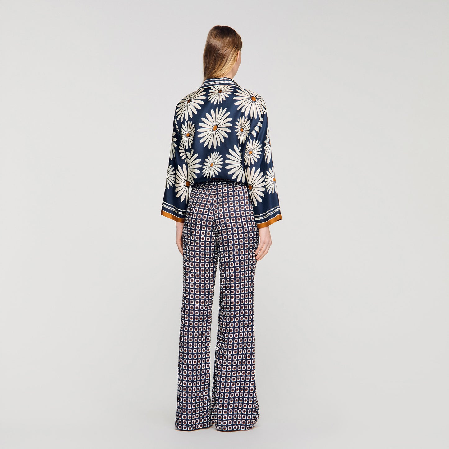 Camisa de seda con flores
