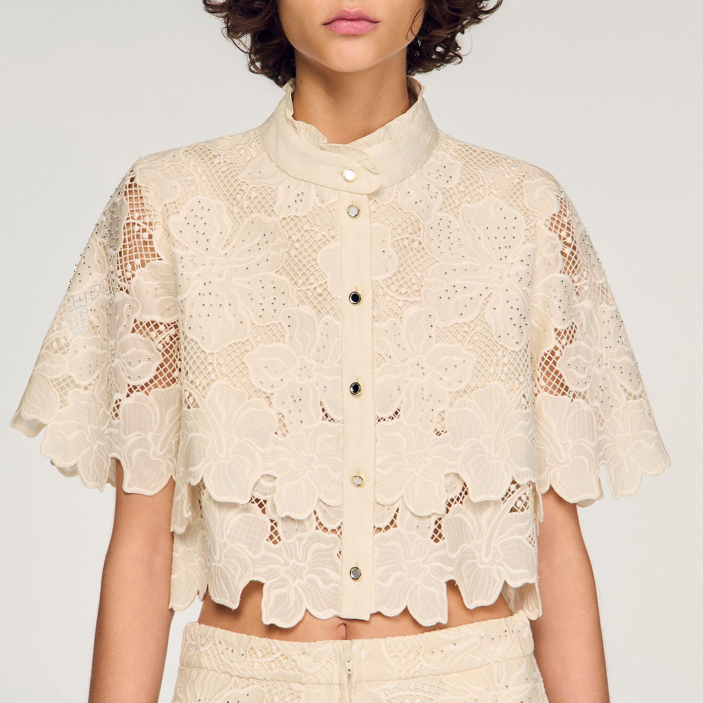 Camisa corta de guipur floral