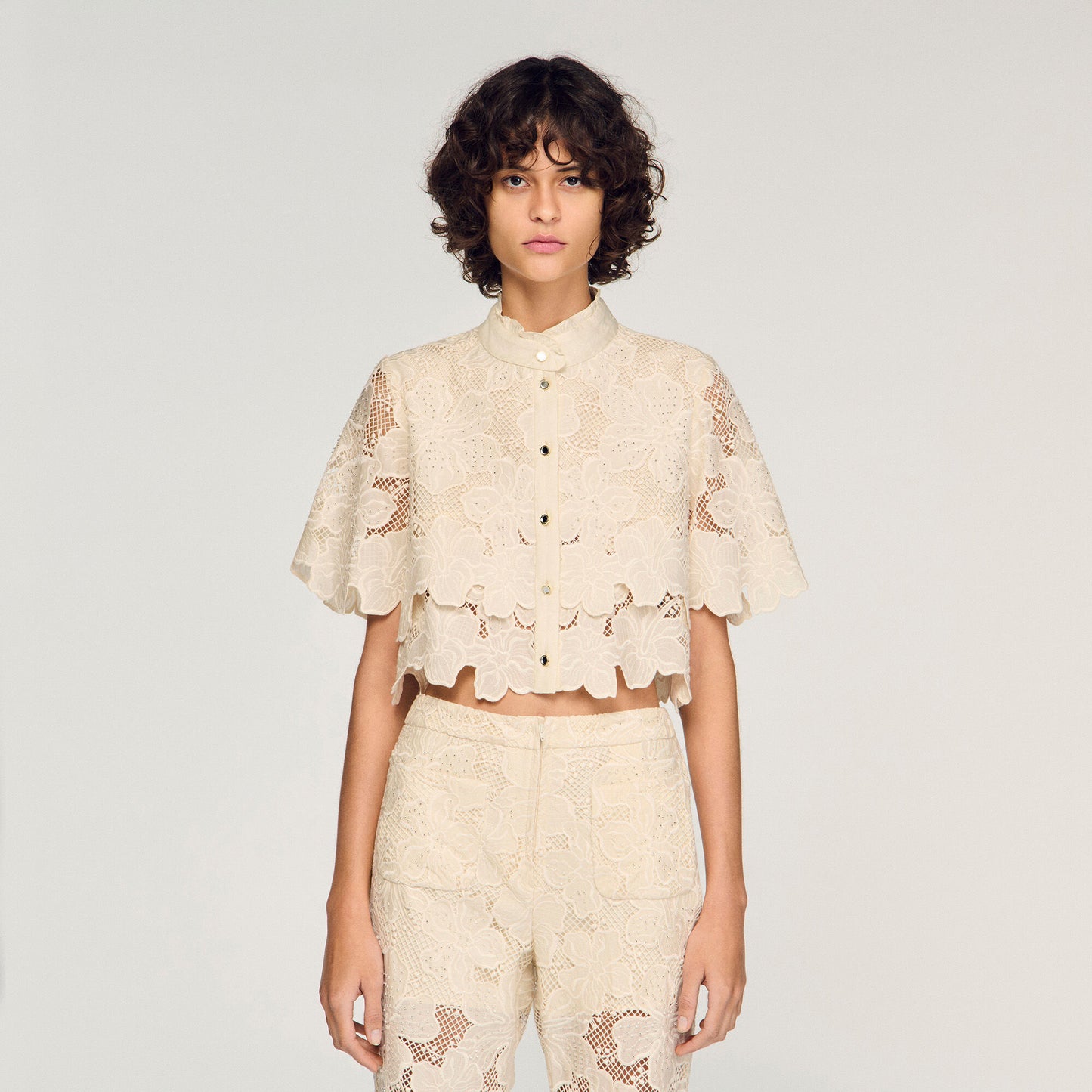 Camisa corta de guipur floral