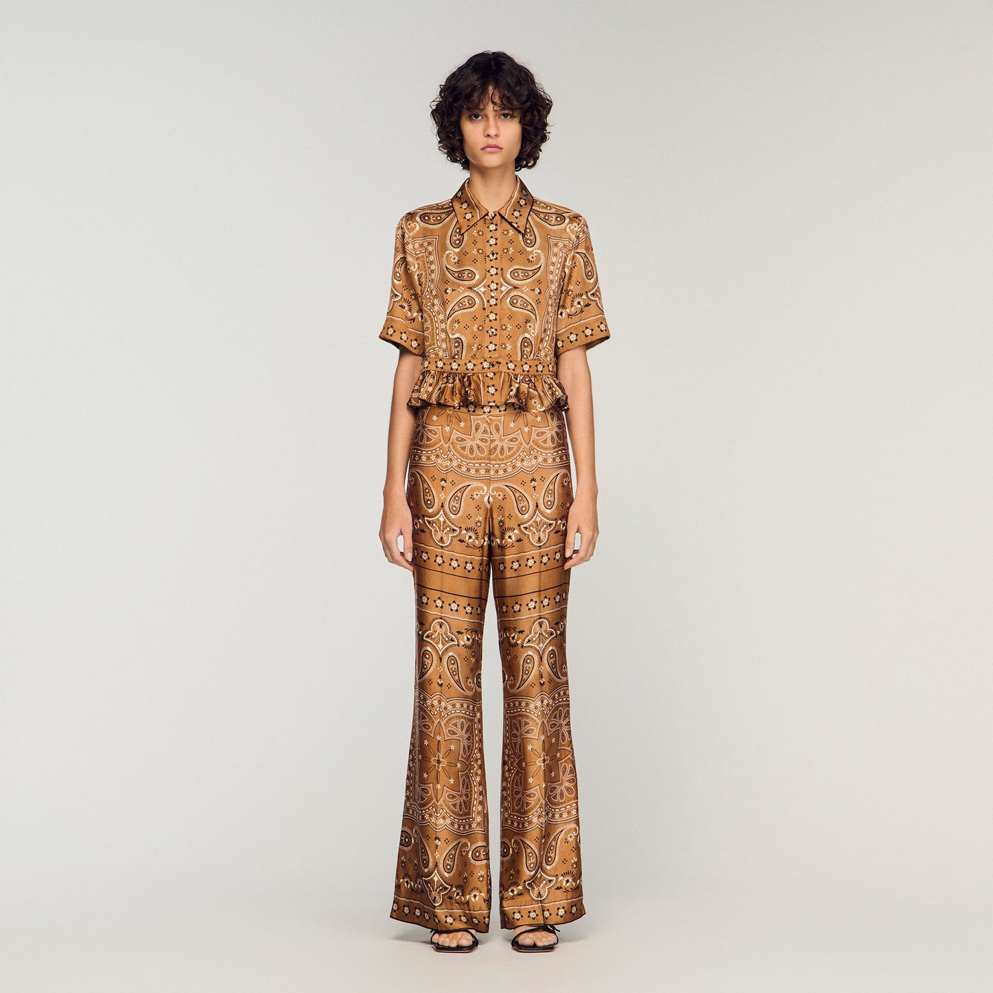 Camisa corta con estampado bandana