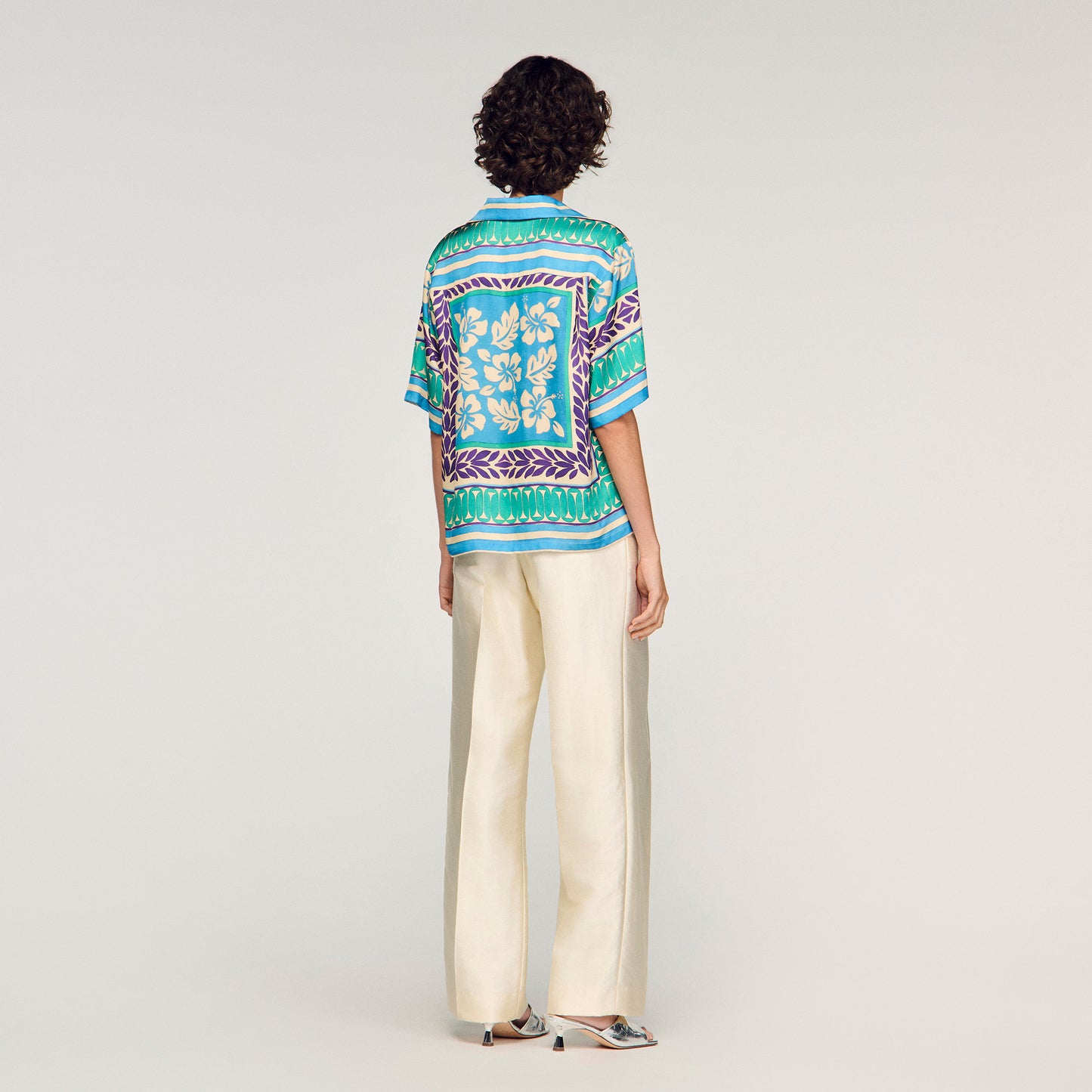 Camisa con estampado floral